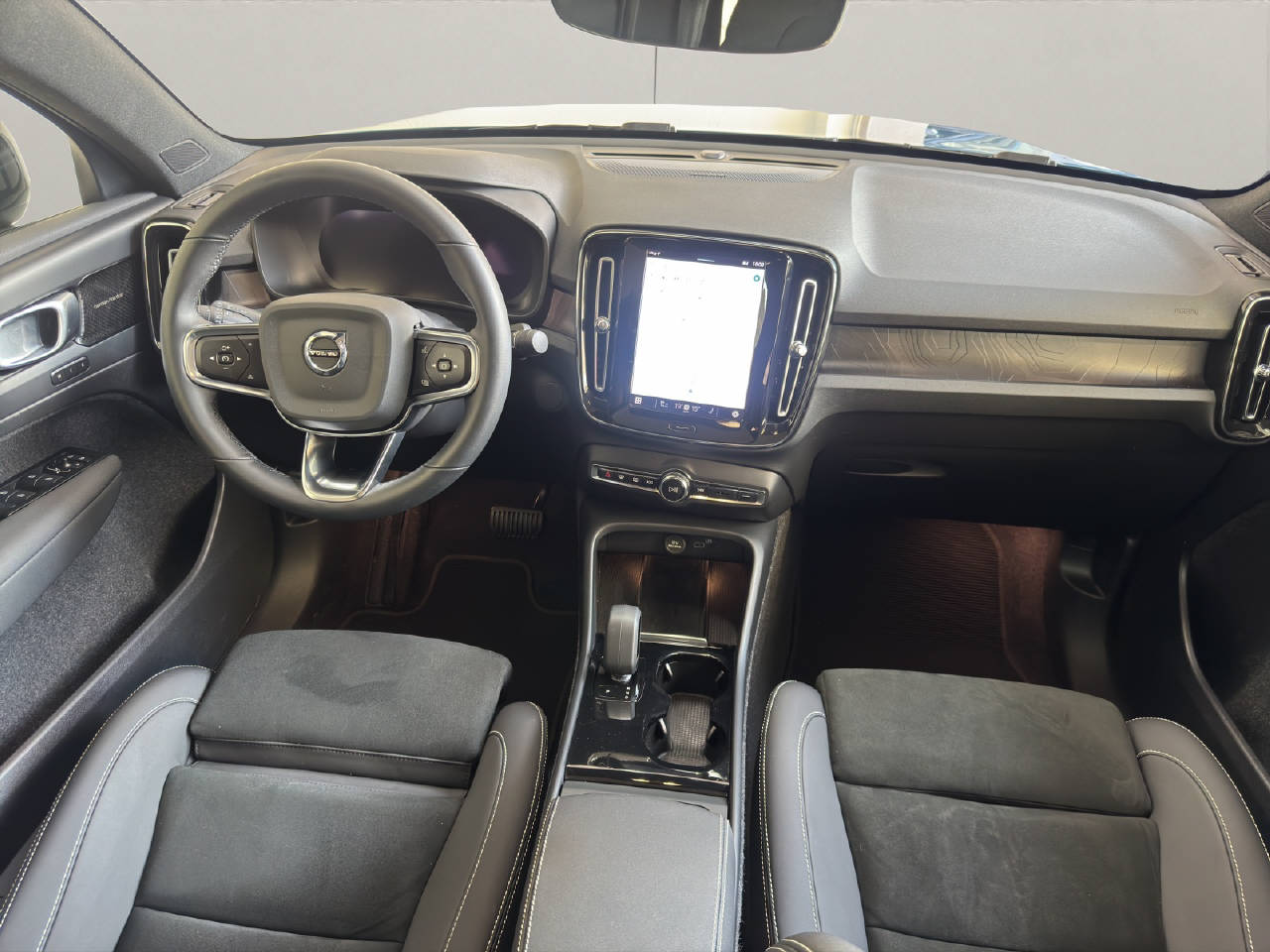 VOLVO C40 P8 Twin Recharge AWD-image-8