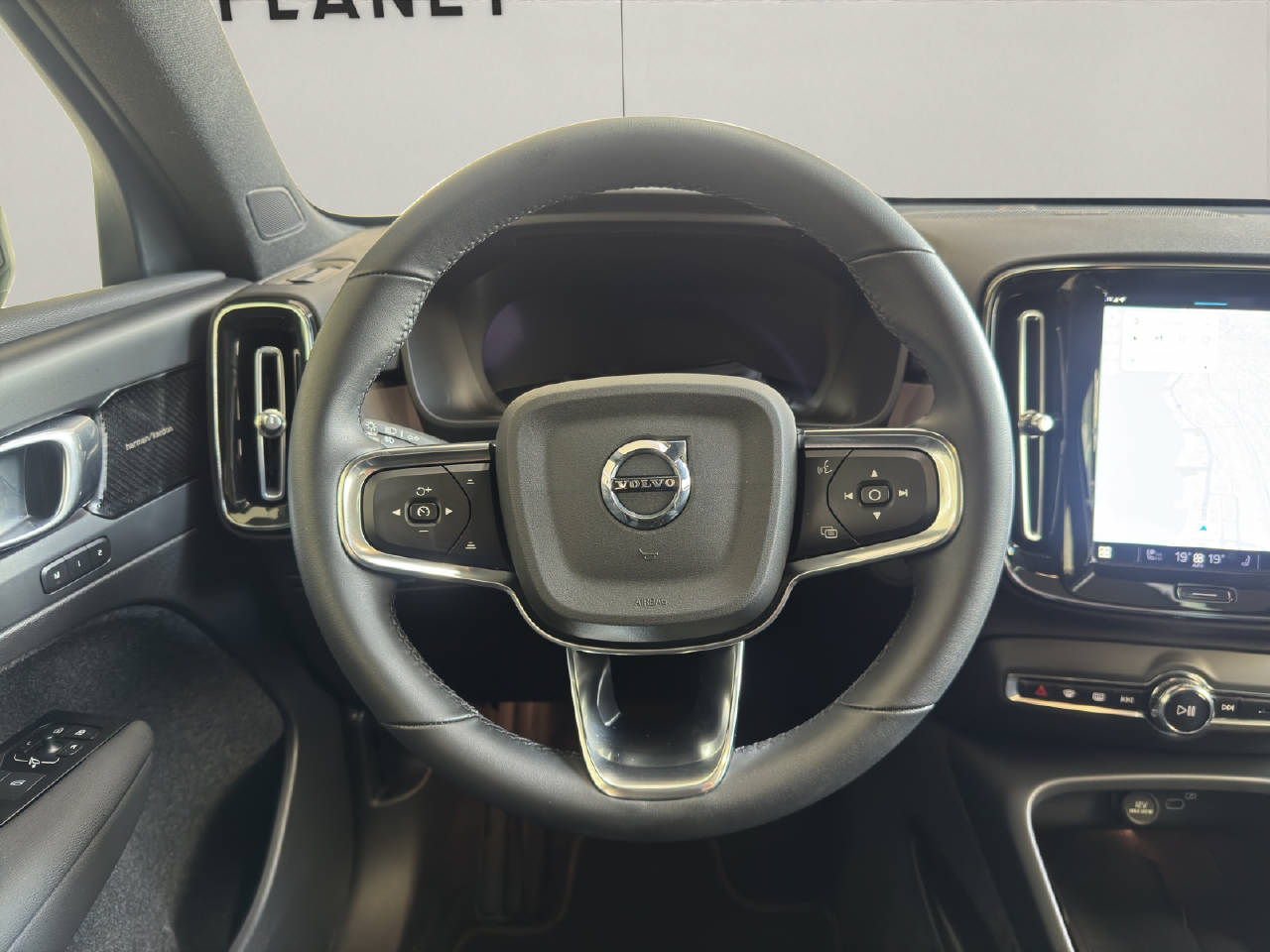 VOLVO C40 P8 Twin Recharge AWD-image-9