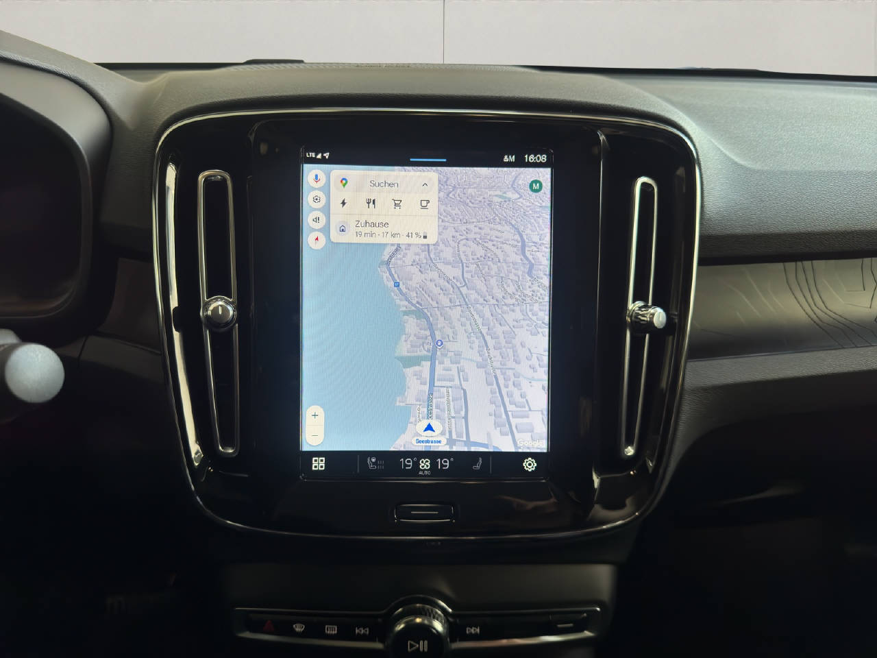 VOLVO C40 P8 Twin Recharge AWD-image-6
