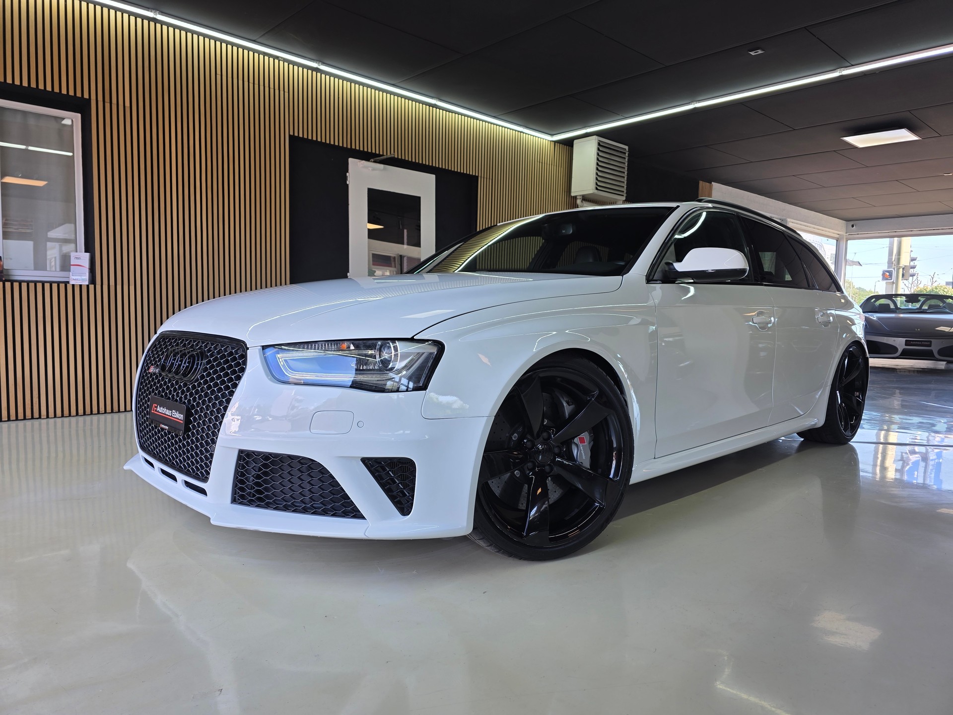 AUDI RS4 Avant 4.2 FSI V8 quattro S-tronic MTM