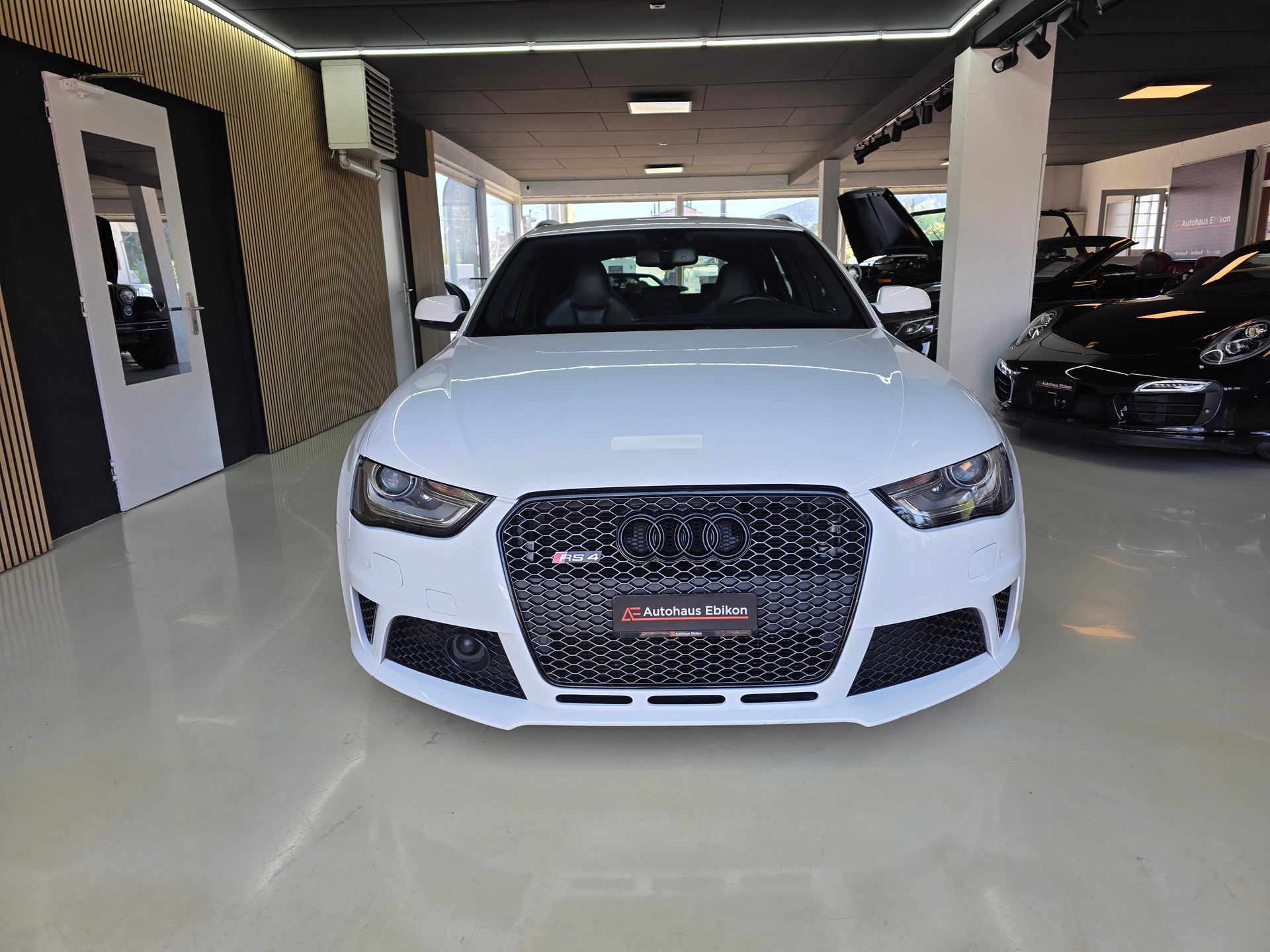 AUDI RS4 Avant 4.2 FSI V8 quattro S-tronic MTM-showroom-element-1