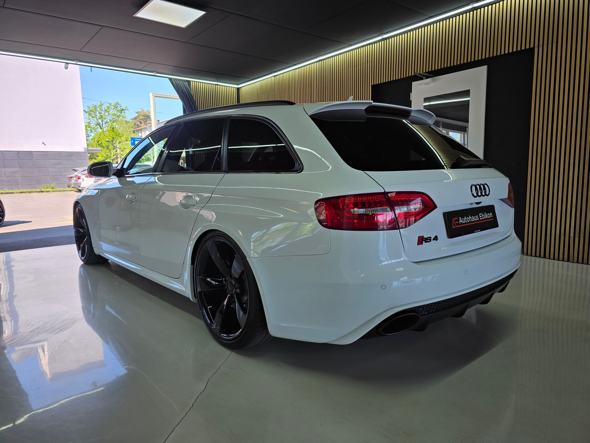 AUDI RS4 Avant 4.2 FSI V8 quattro S-tronic MTM-image-4