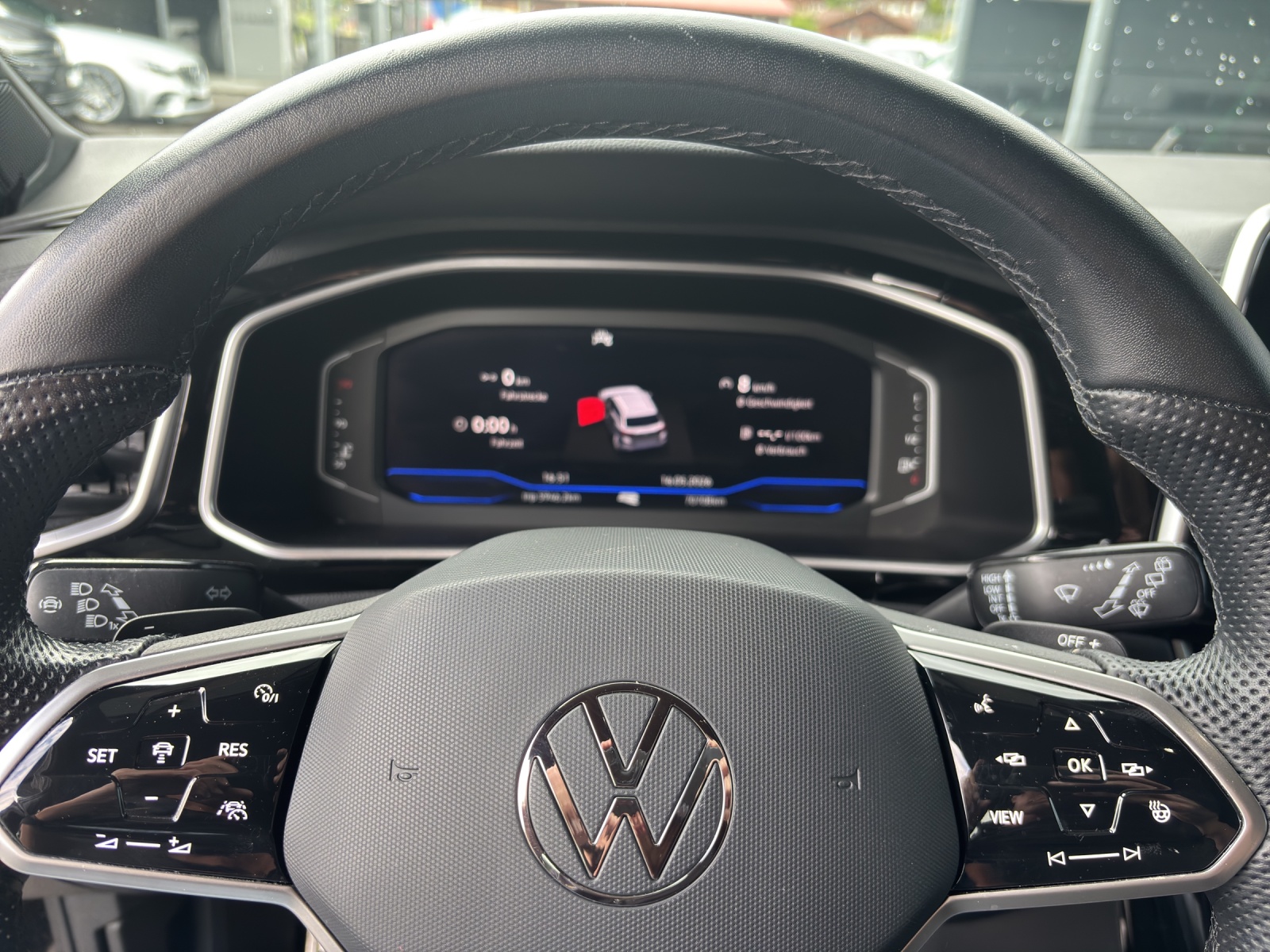 VW T-Roc 2.0 TSI R-Line DSG 4Motion-image-5