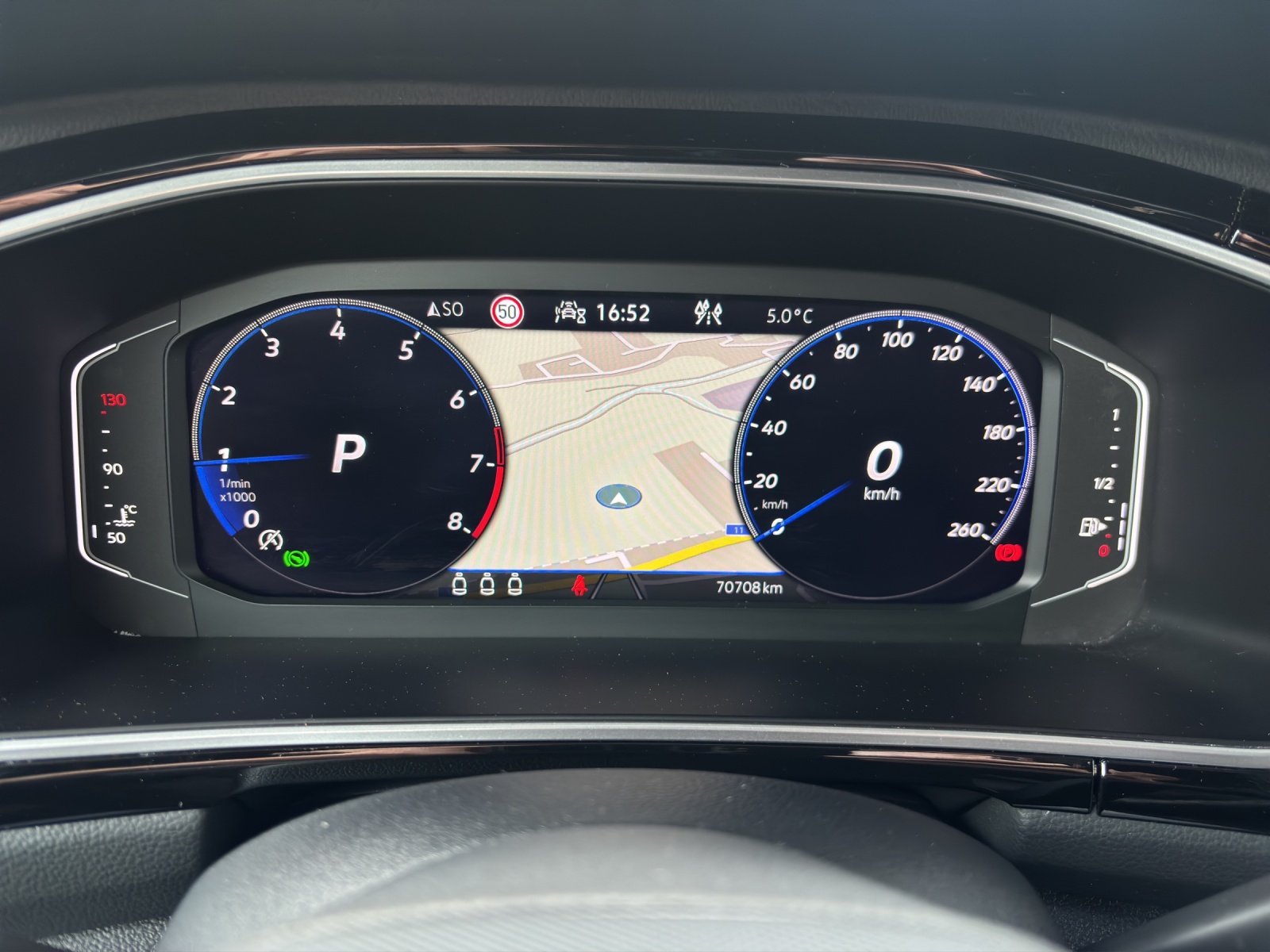 VW T-Roc 2.0 TSI R-Line DSG 4Motion-image-6