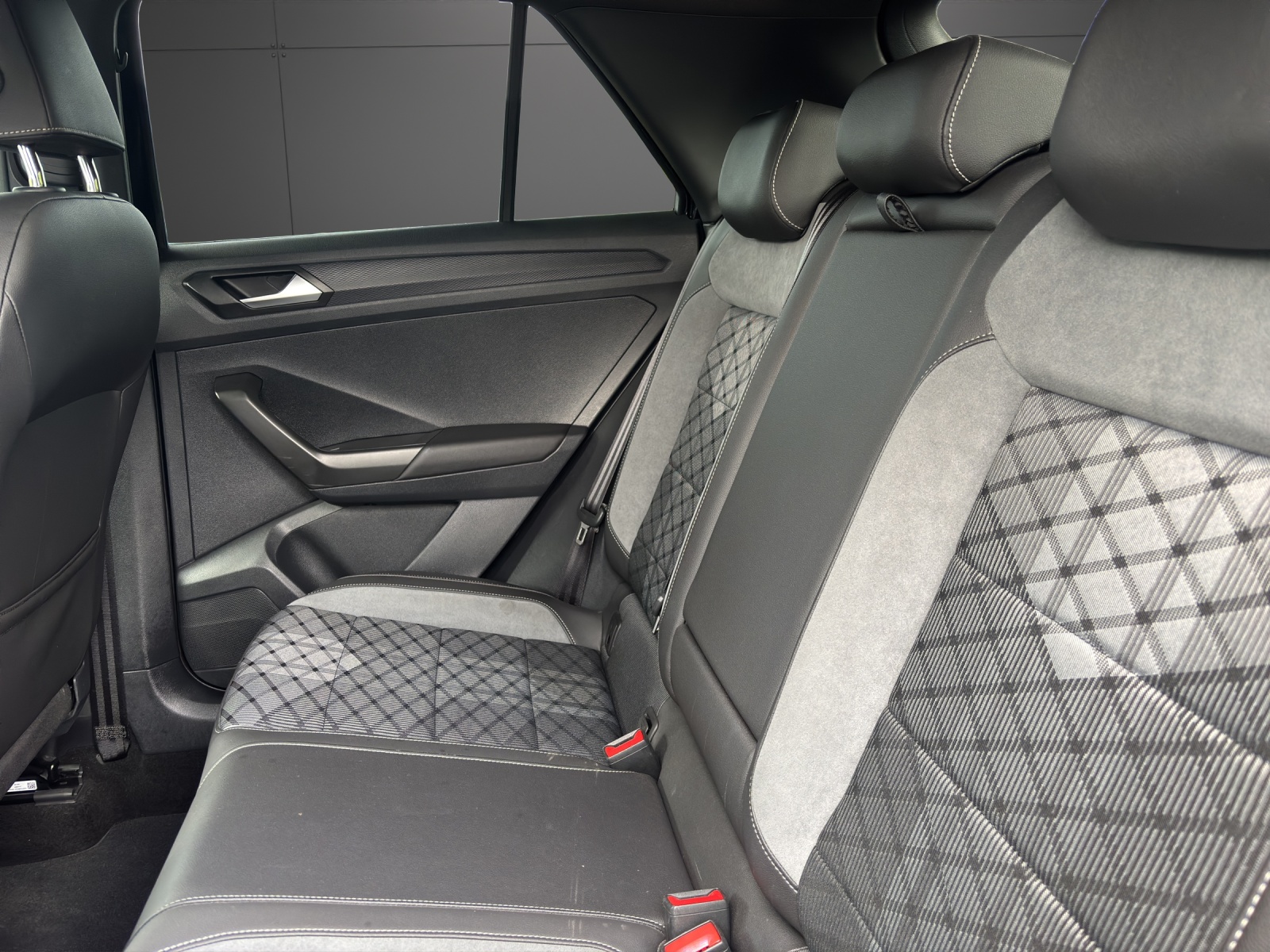 VW T-Roc 2.0 TSI R-Line DSG 4Motion-image-11