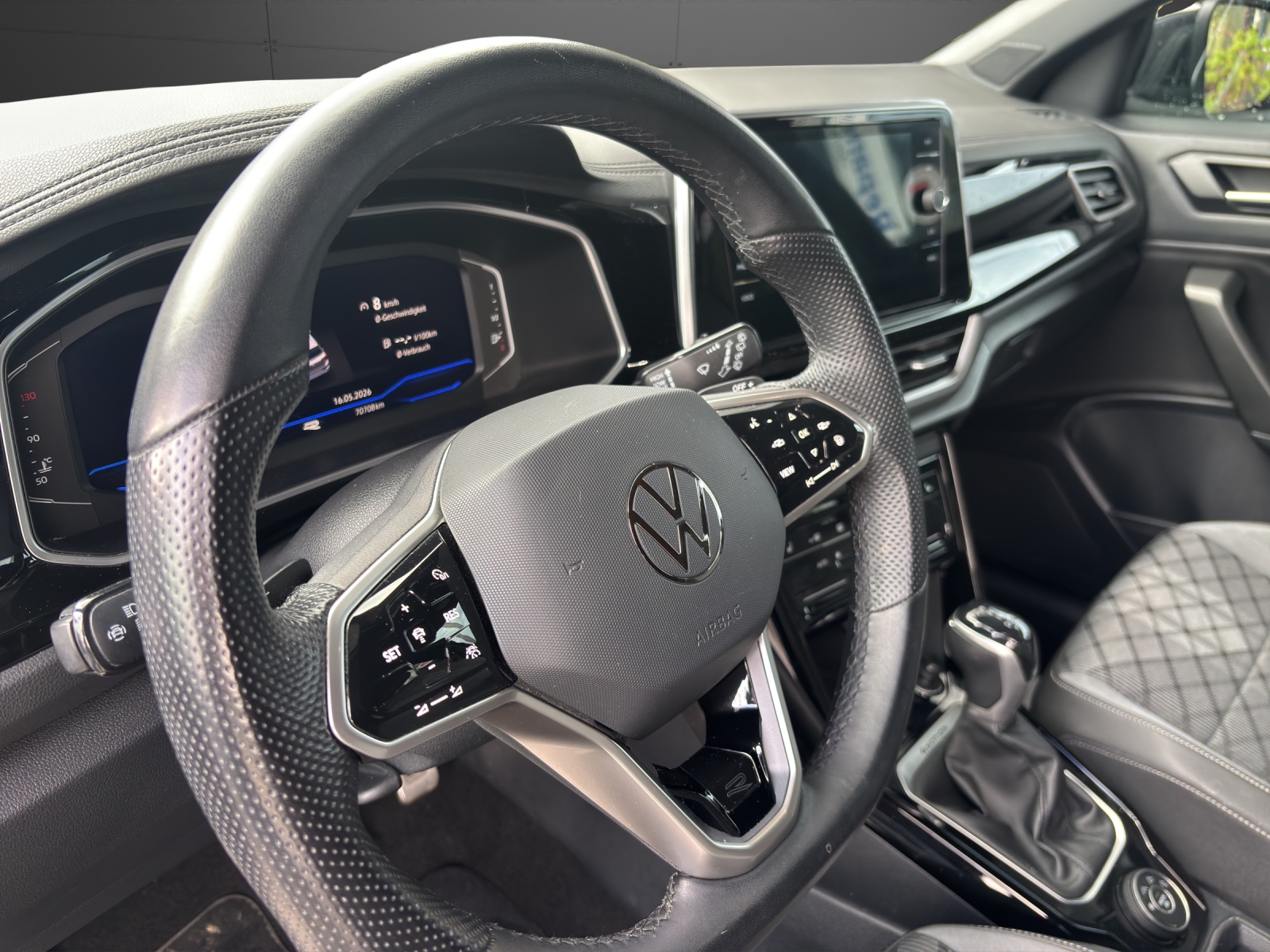 VW T-Roc 2.0 TSI R-Line DSG 4Motion-image-4