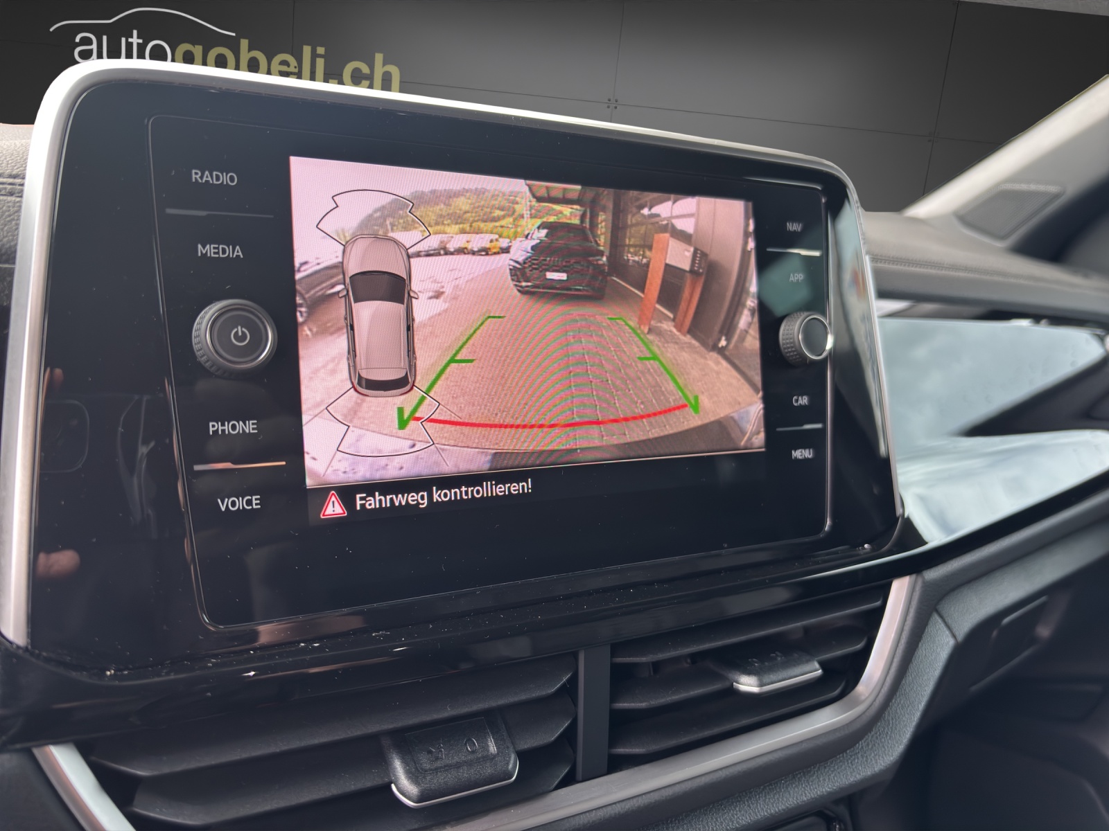 VW T-Roc 2.0 TSI R-Line DSG 4Motion-image-7