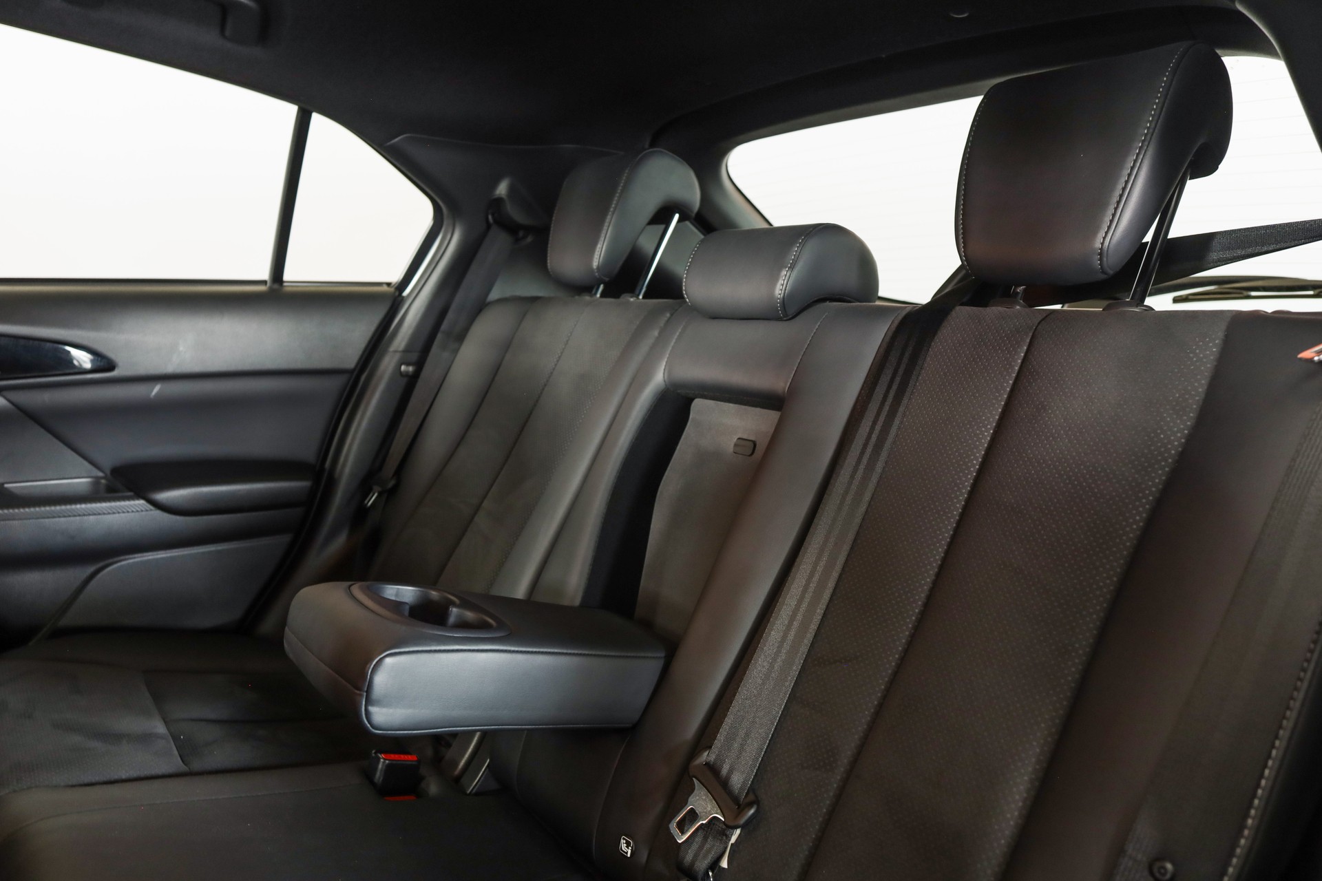 MITSUBISHI Eclipse Cross 2.4 PHEV Instyle+ 4WD-image-19