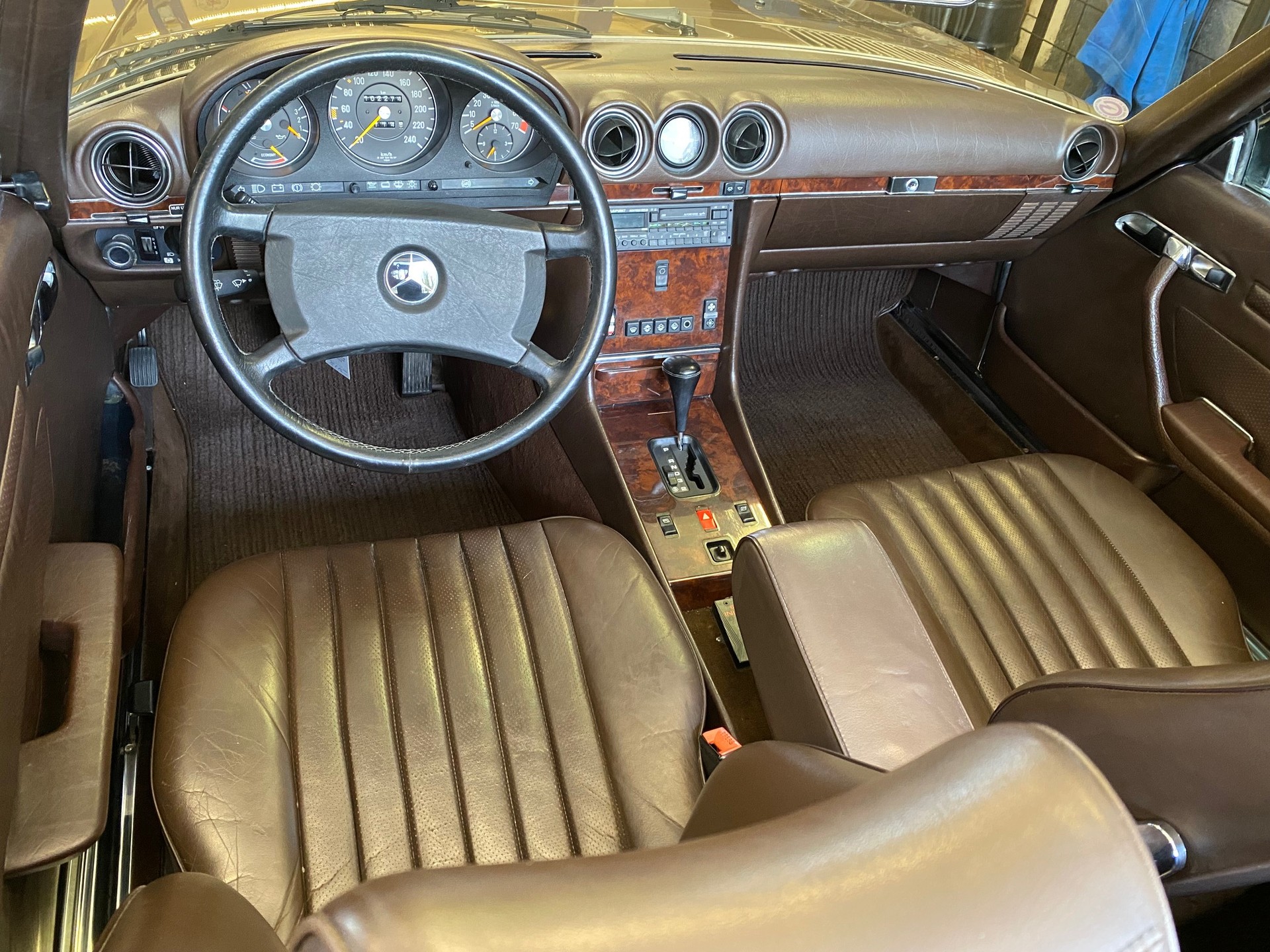MERCEDES-BENZ SL 300 R107-image-1