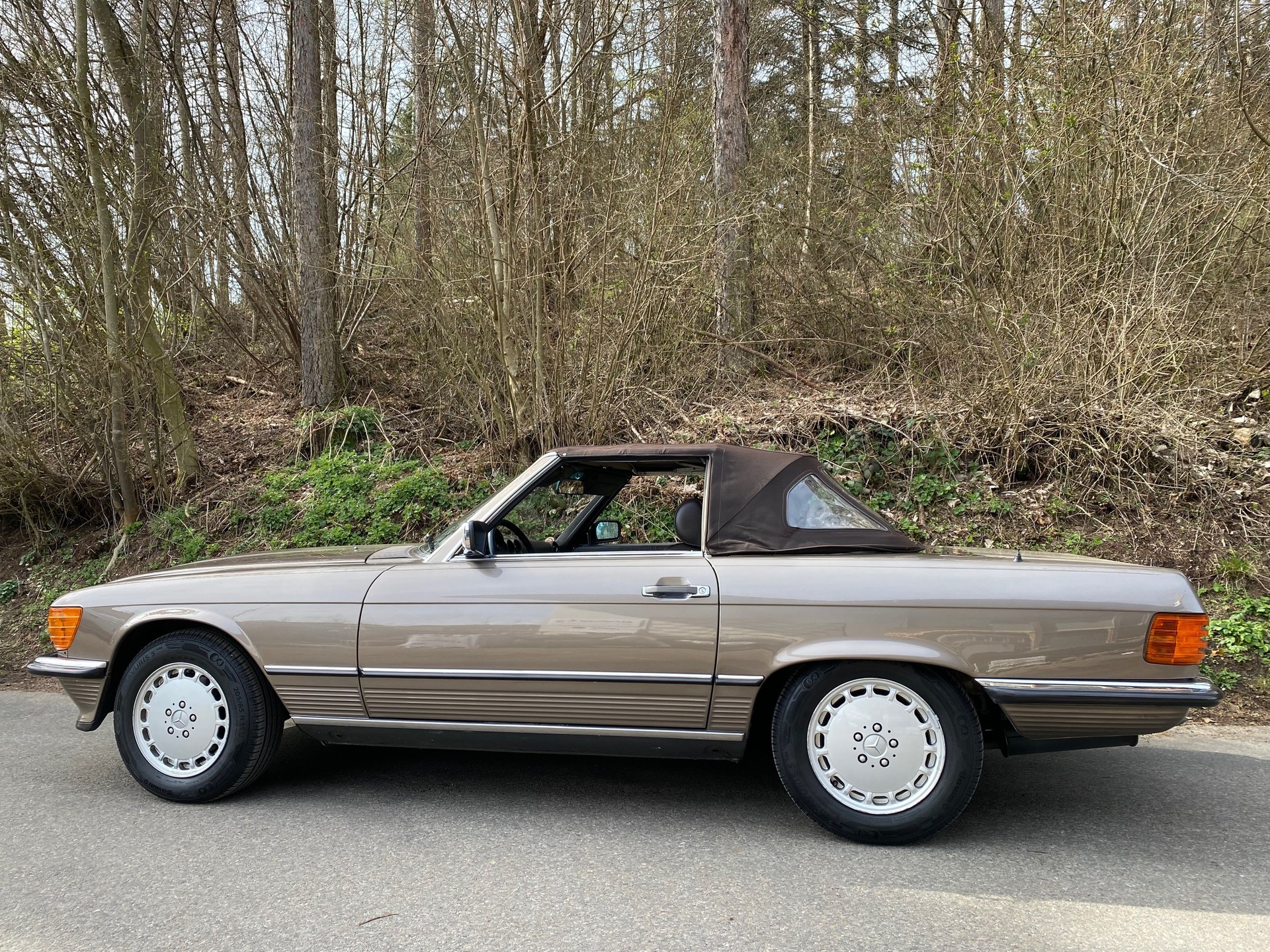 MERCEDES-BENZ SL 300 R107-image-4