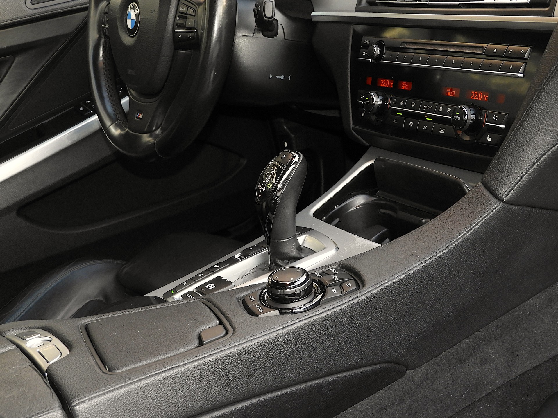BMW 640d Coupé xDrive I CH Fahrzeug I M I Garantie inkl. I Dezent I KW I GMP R20 eingetragen-image-14