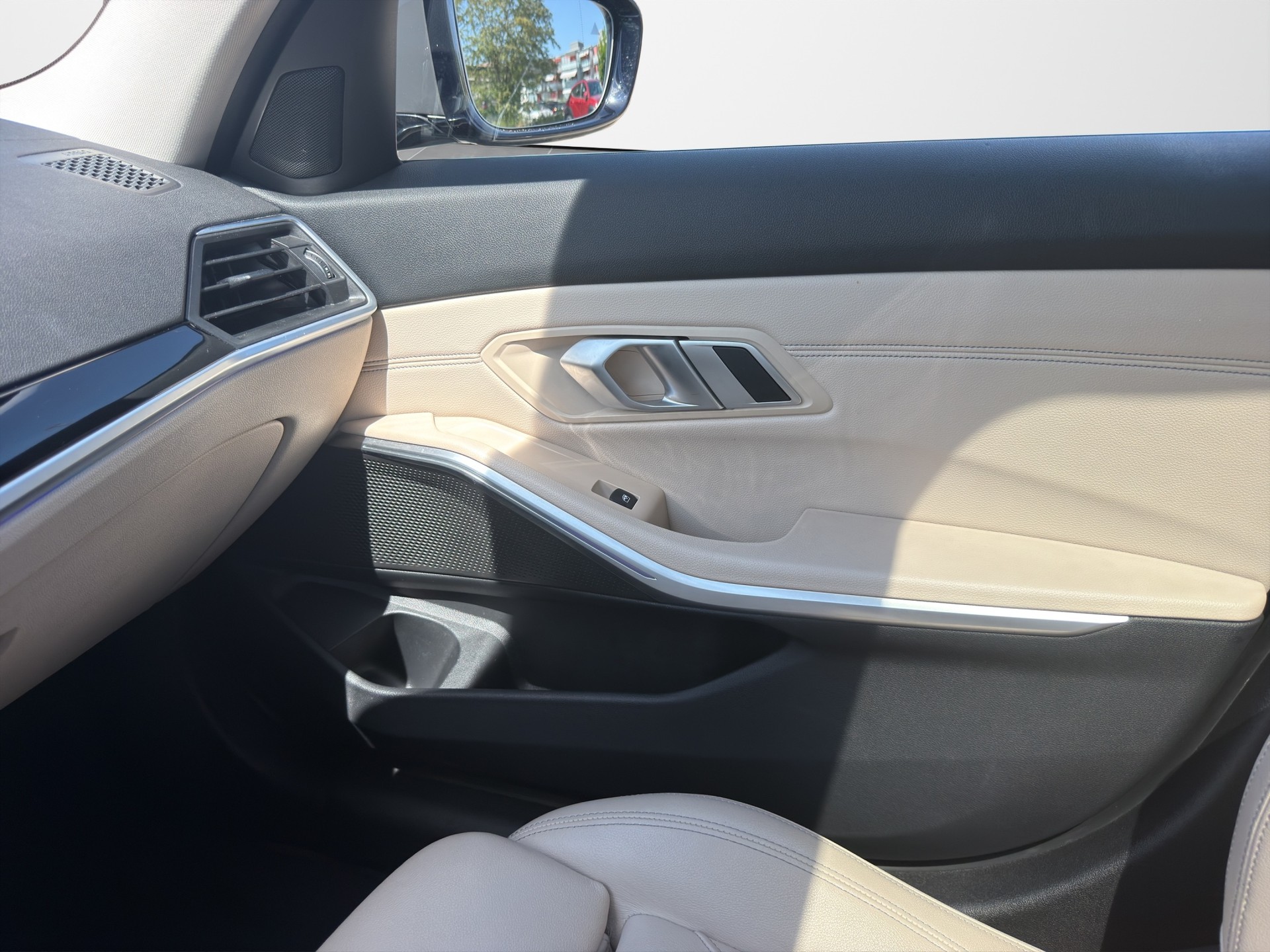 BMW 320d xDrive Touring M Sport Steptronic-image-16
