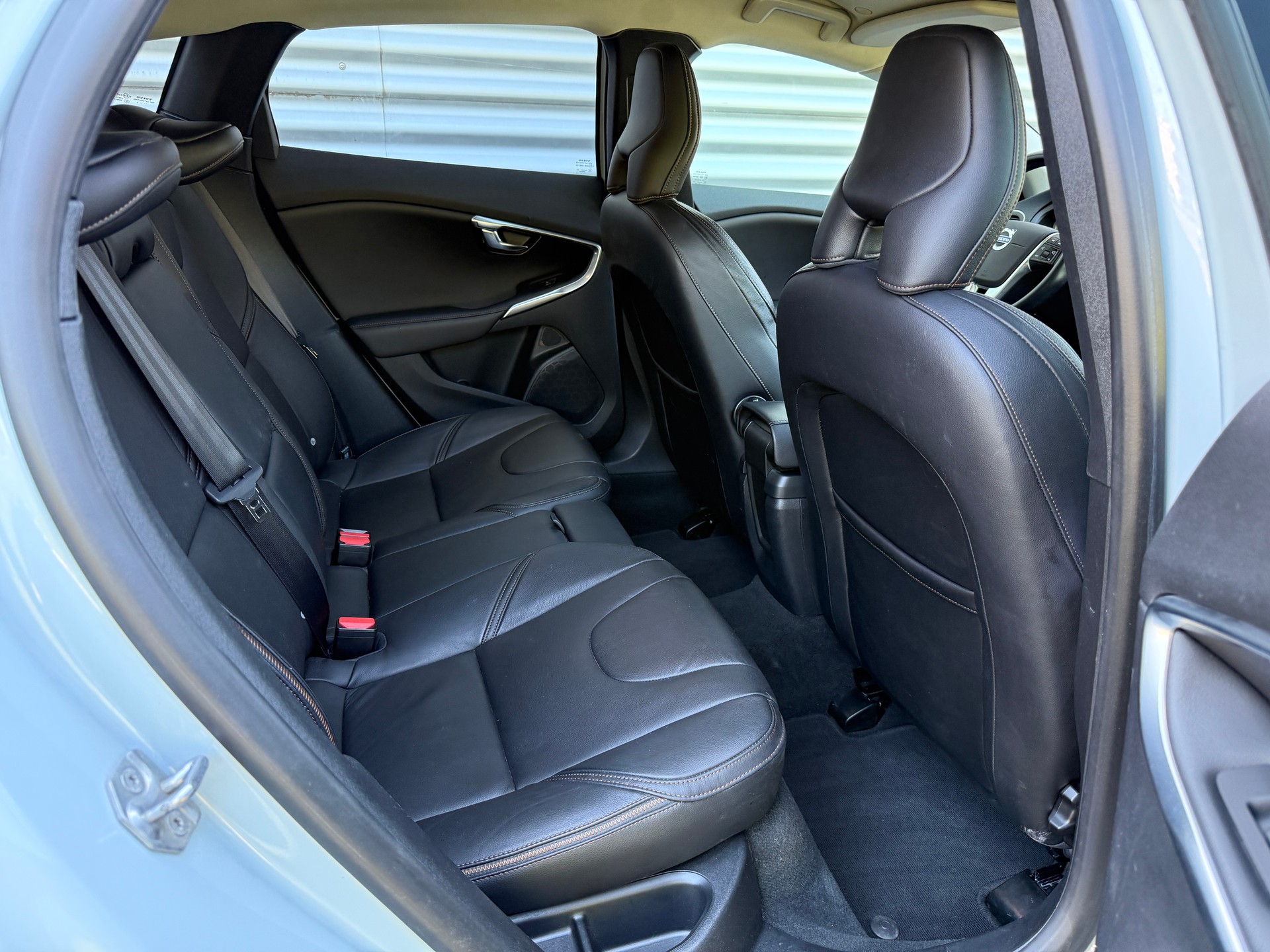 VOLVO V40 Cross Country T5 AWD Summum Geartronic-image-8