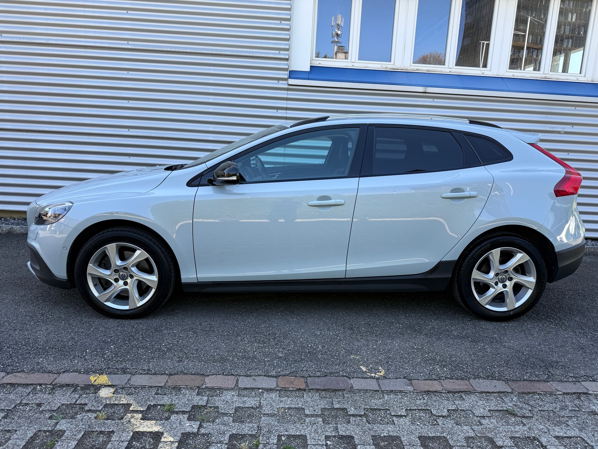 VOLVO V40 Cross Country T5 AWD Summum Geartronic-image-2