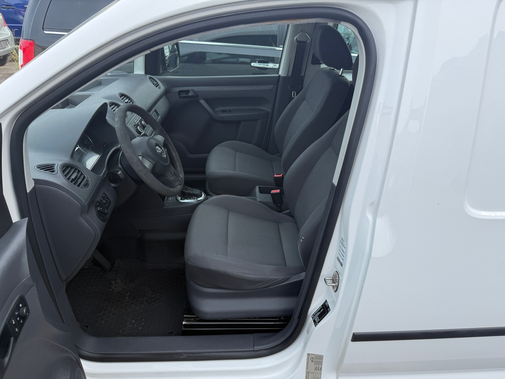 VW Caddy Maxi 1.6 TDI DSG-image-7
