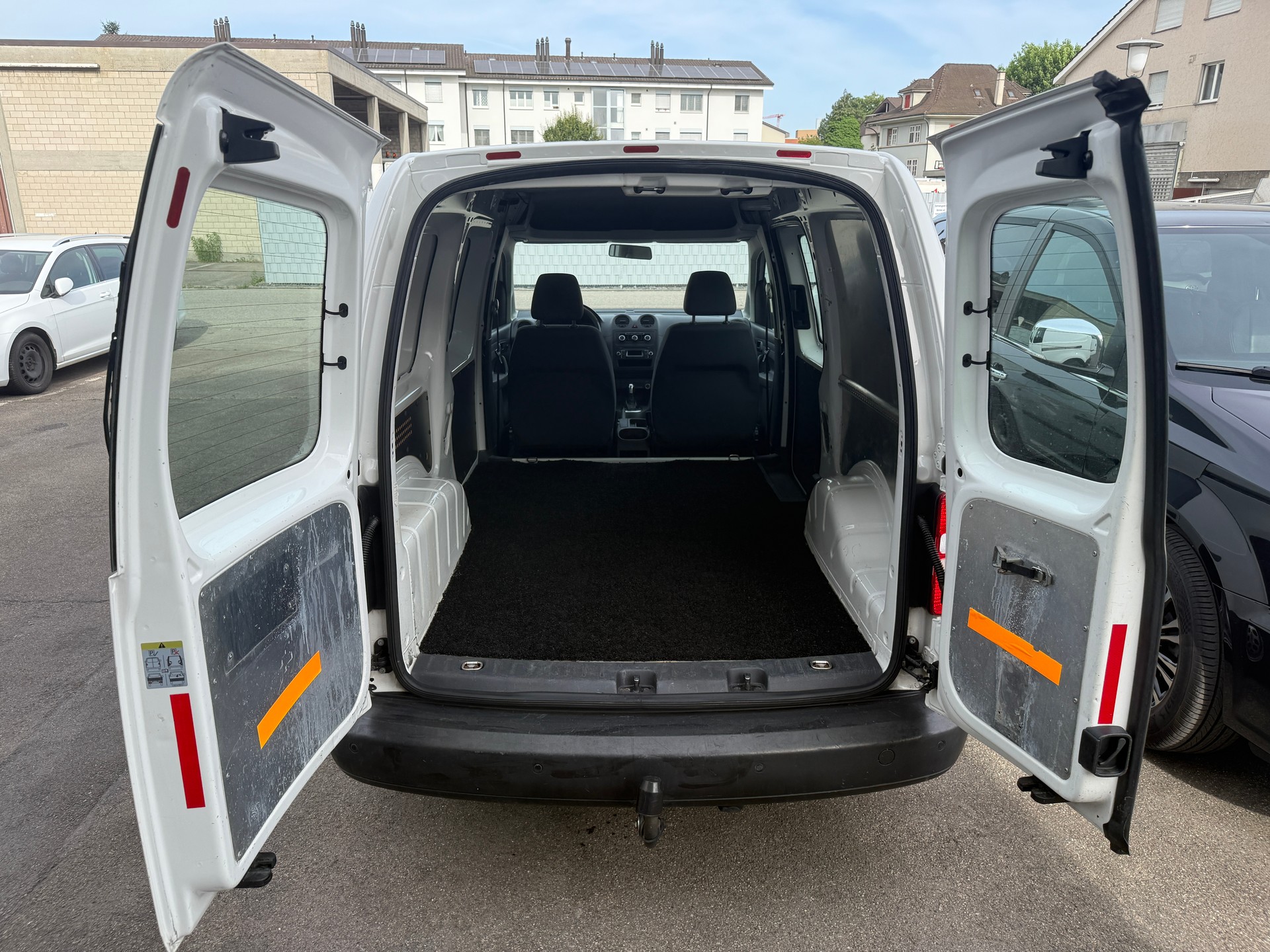VW Caddy Maxi 1.6 TDI DSG-image-6