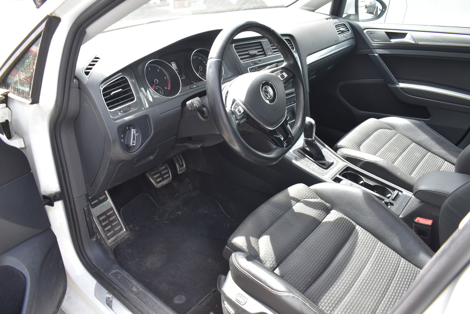 VW Golf 2.0 TDI Alltrack 4Motion-image-1