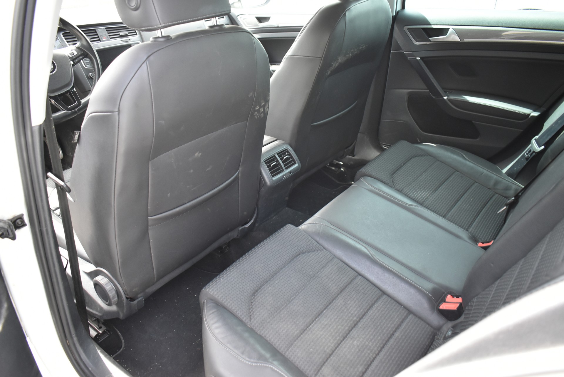 VW Golf 2.0 TDI Alltrack 4Motion-image-2