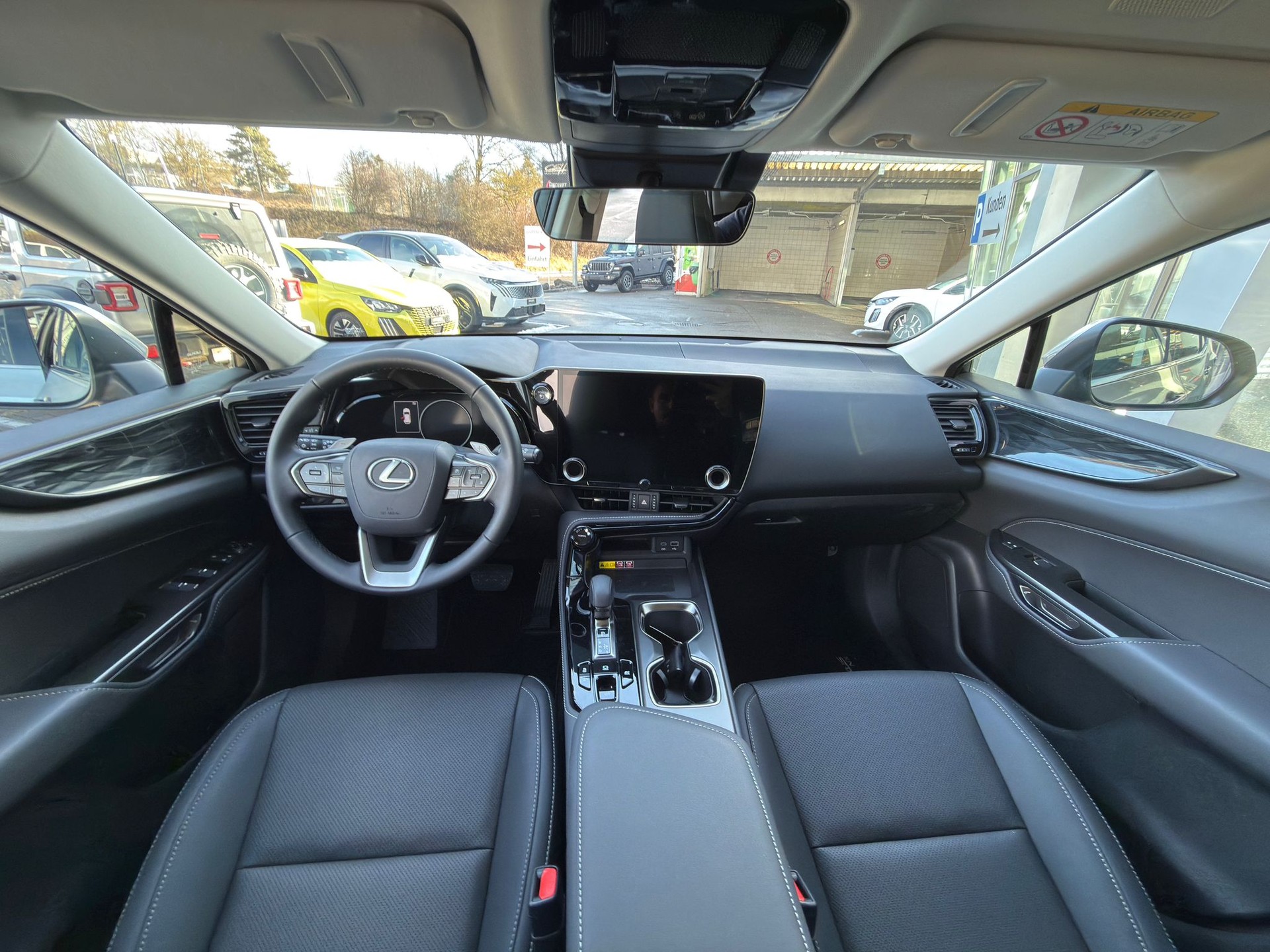LEXUS NX 350h E-FOUR Premium+-image-4