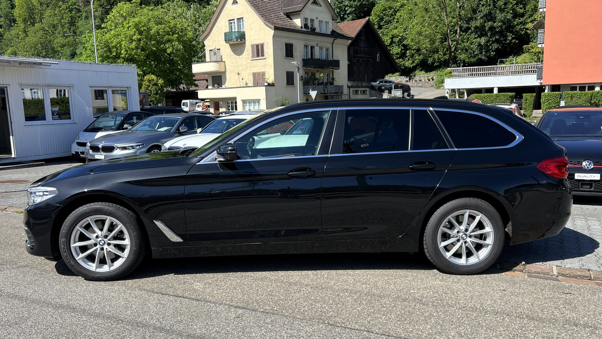 BMW 520d xDrive Touring Steptronic-showroom-element-1