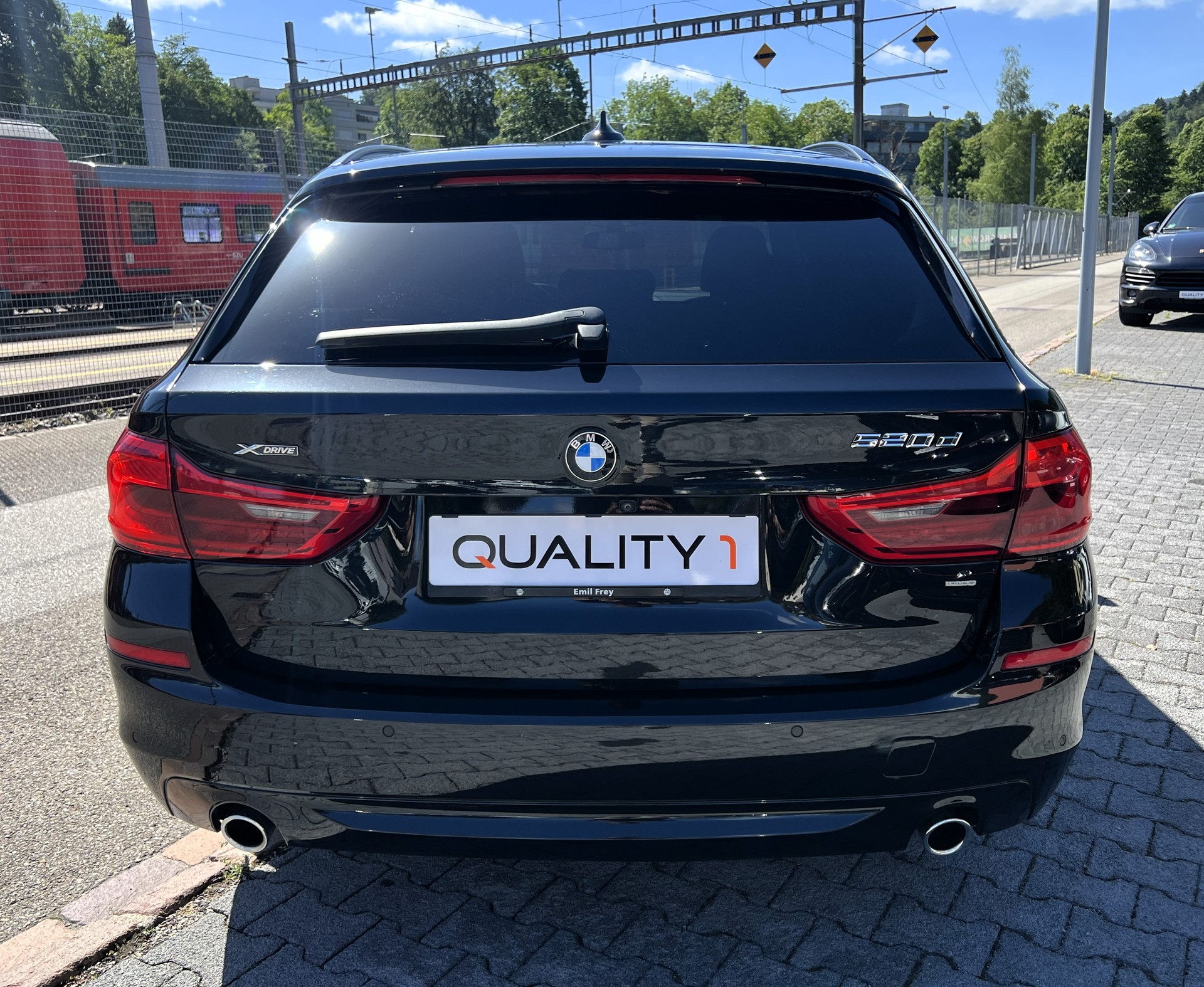 BMW 520d xDrive Touring Steptronic-showroom-element-3