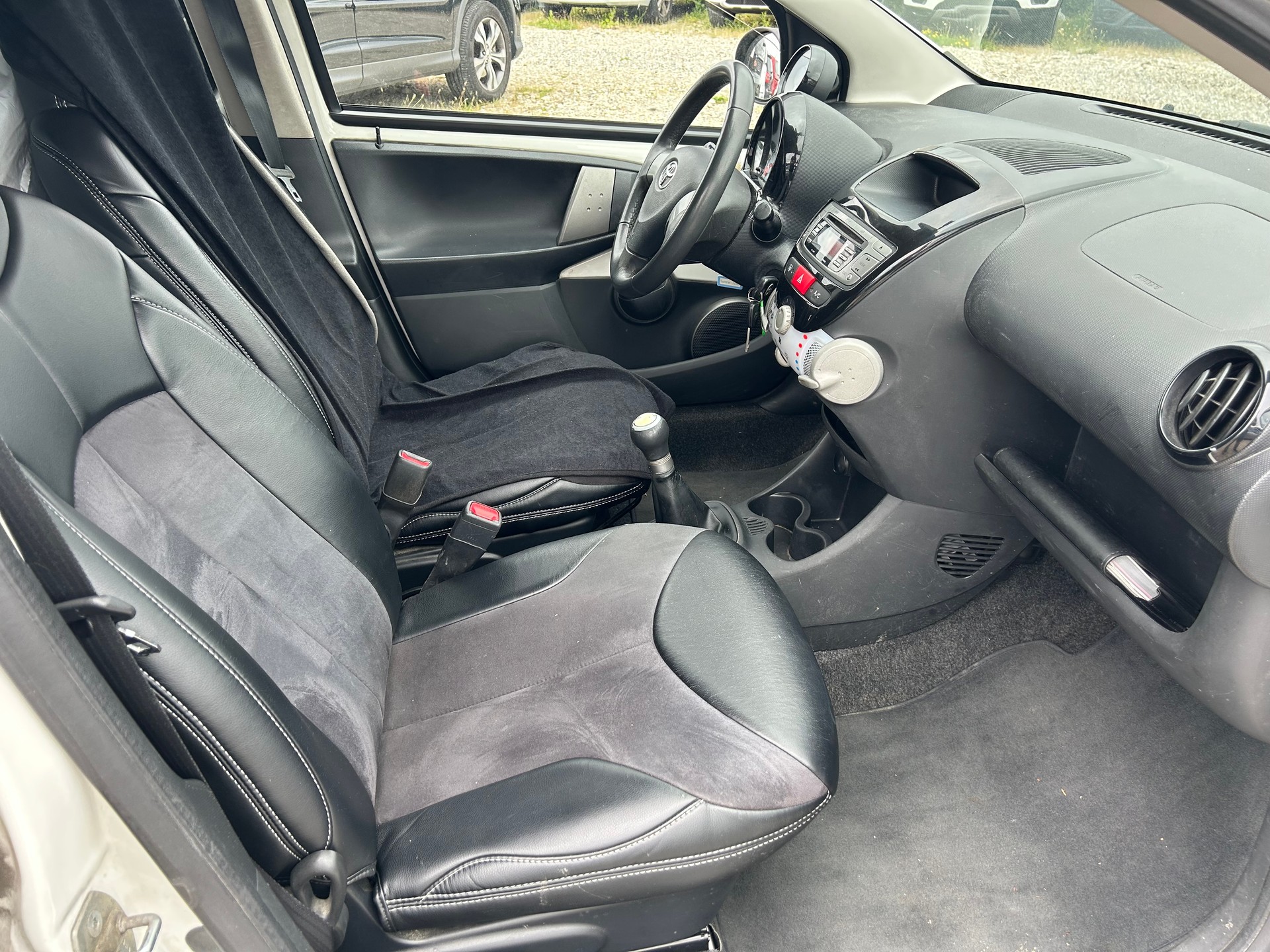TOYOTA Aygo 1.0 VVT-i Terra-image-9