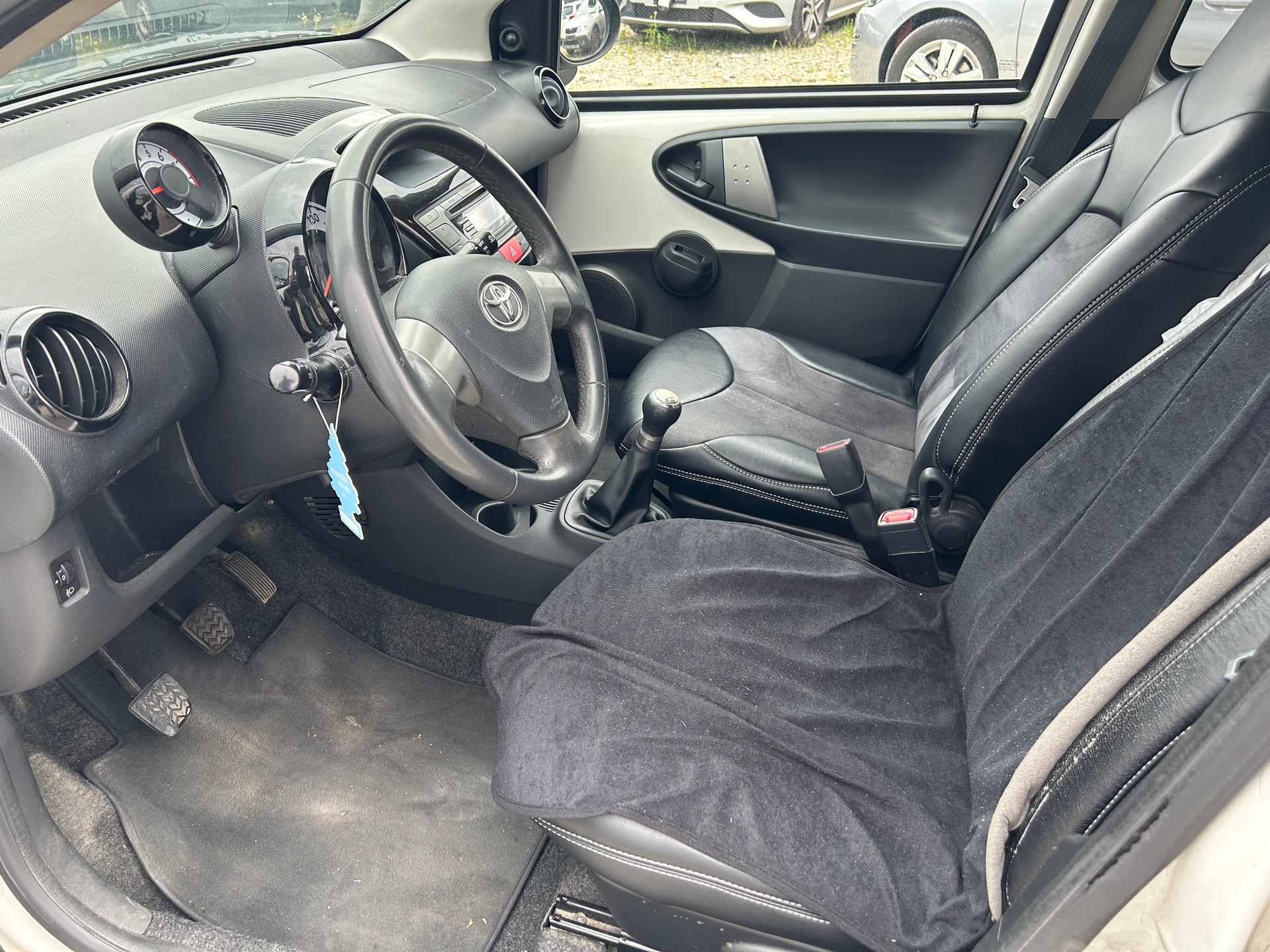 TOYOTA Aygo 1.0 VVT-i Terra-image-8