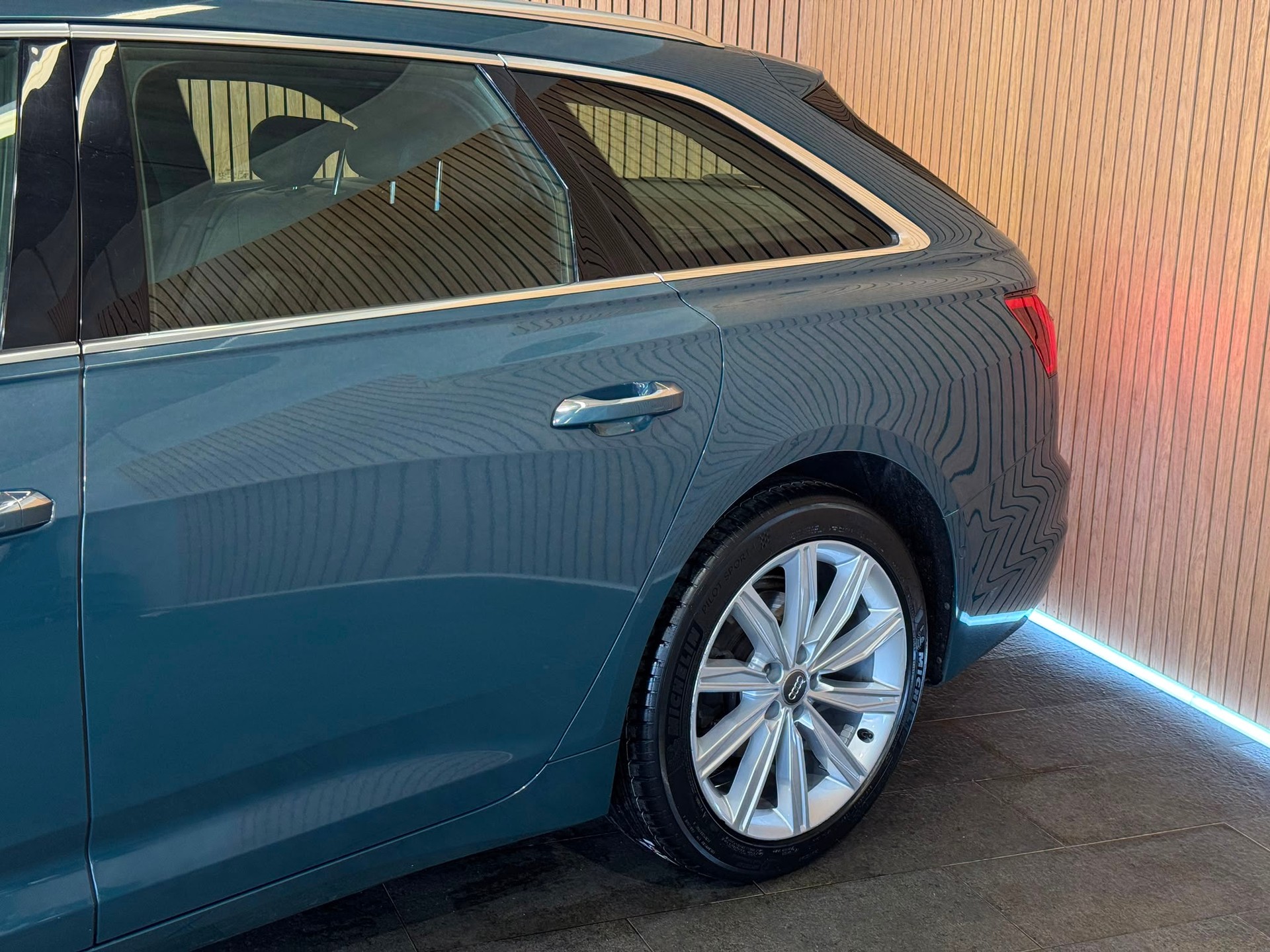 AUDI A6 Avant 40 TDI Design quattro S-tronic-showroom-element-3