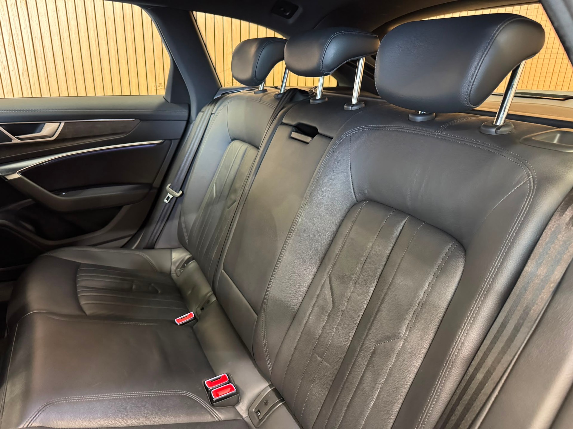 AUDI A6 Avant 40 TDI Design quattro S-tronic-image-22