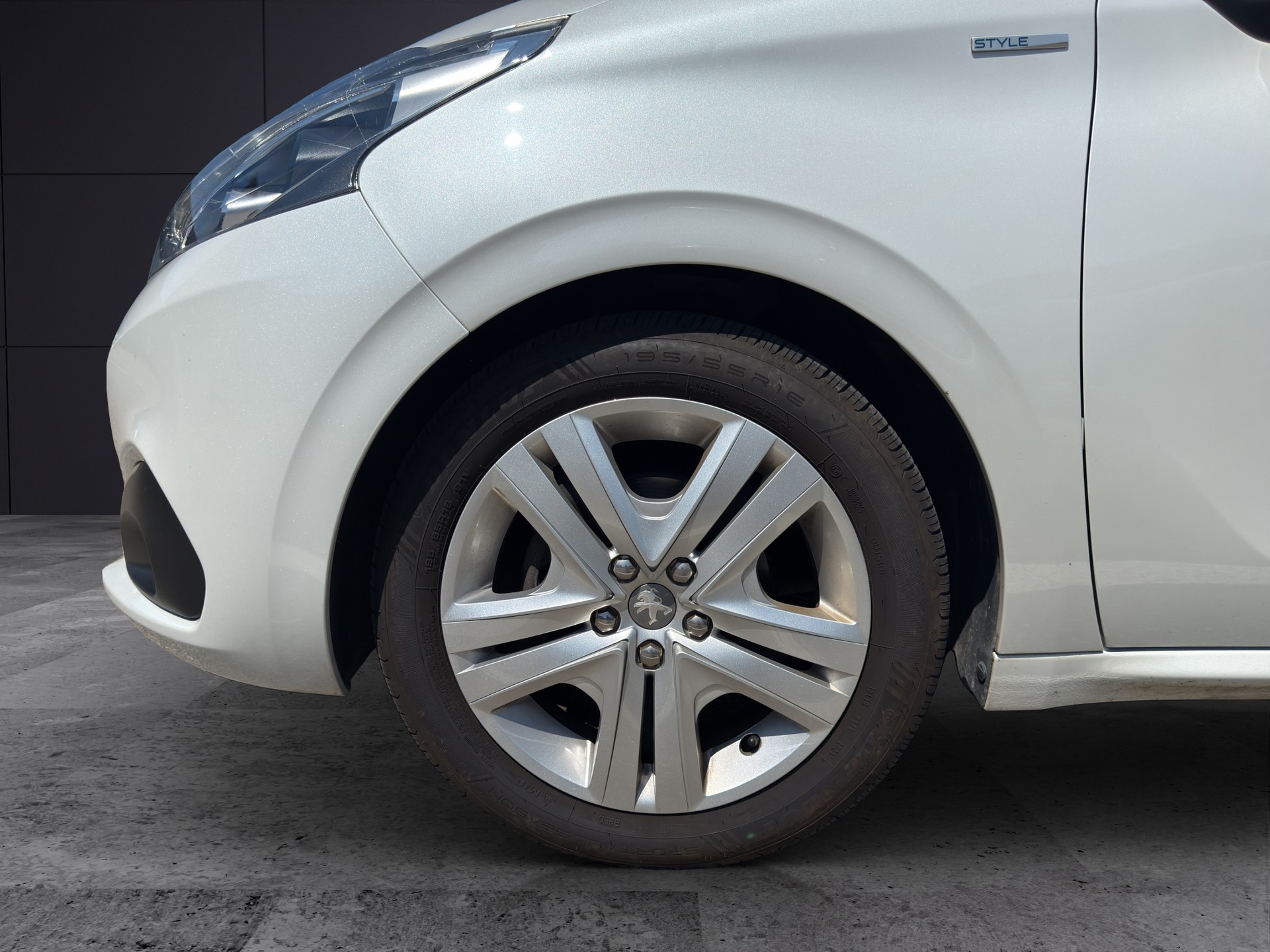 PEUGEOT 208 1.2 Access-showroom-element-3