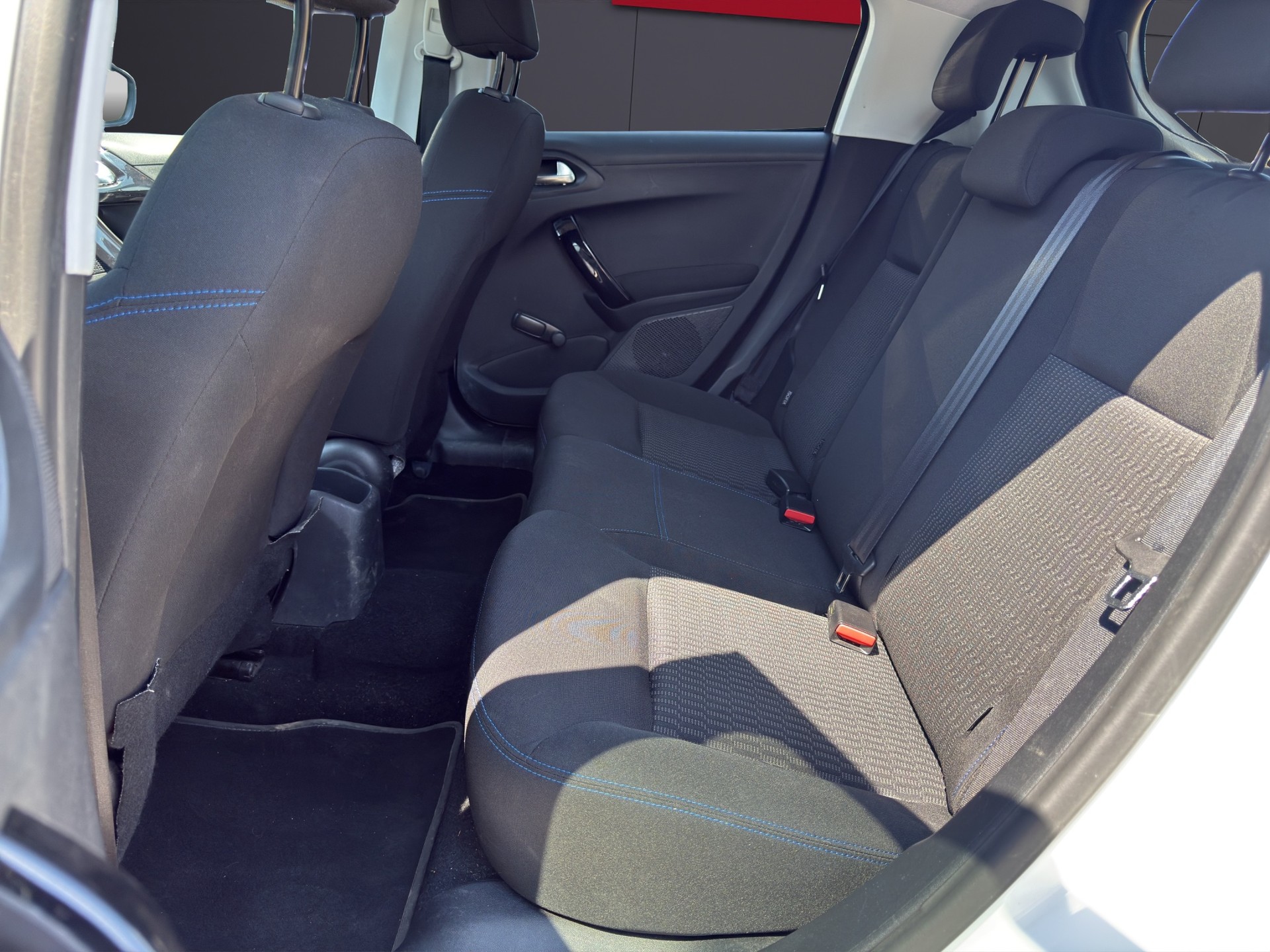 PEUGEOT 208 1.2 Access-image-5