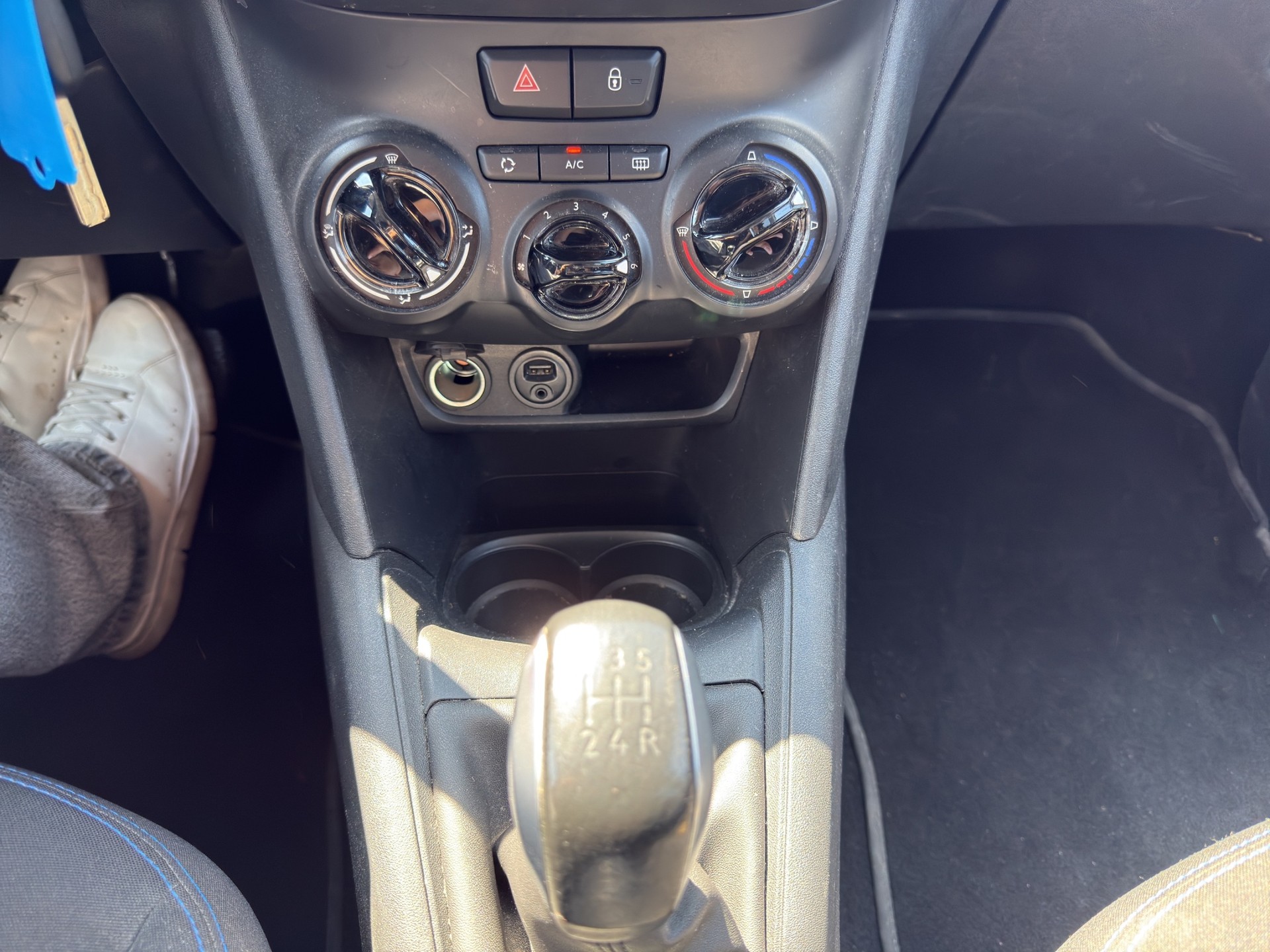 PEUGEOT 208 1.2 Access-image-9