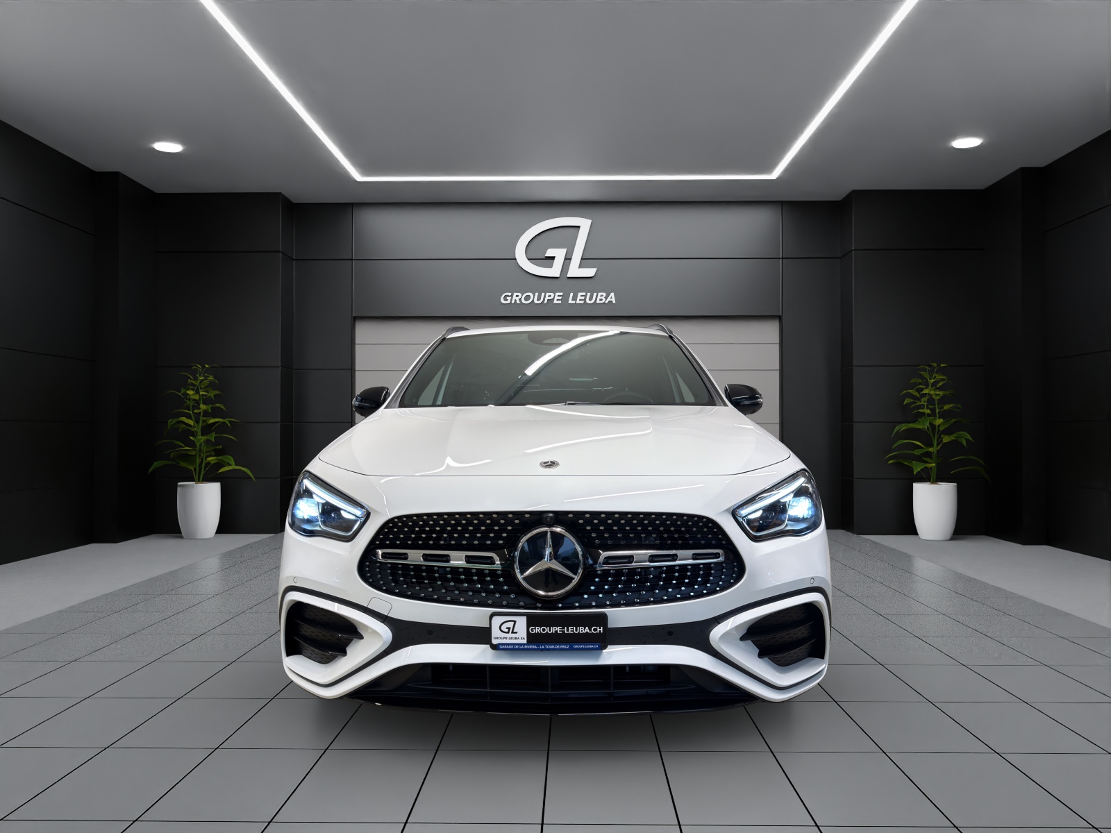 MERCEDES-BENZ GLA 200 7G-DCT-showroom-element-1