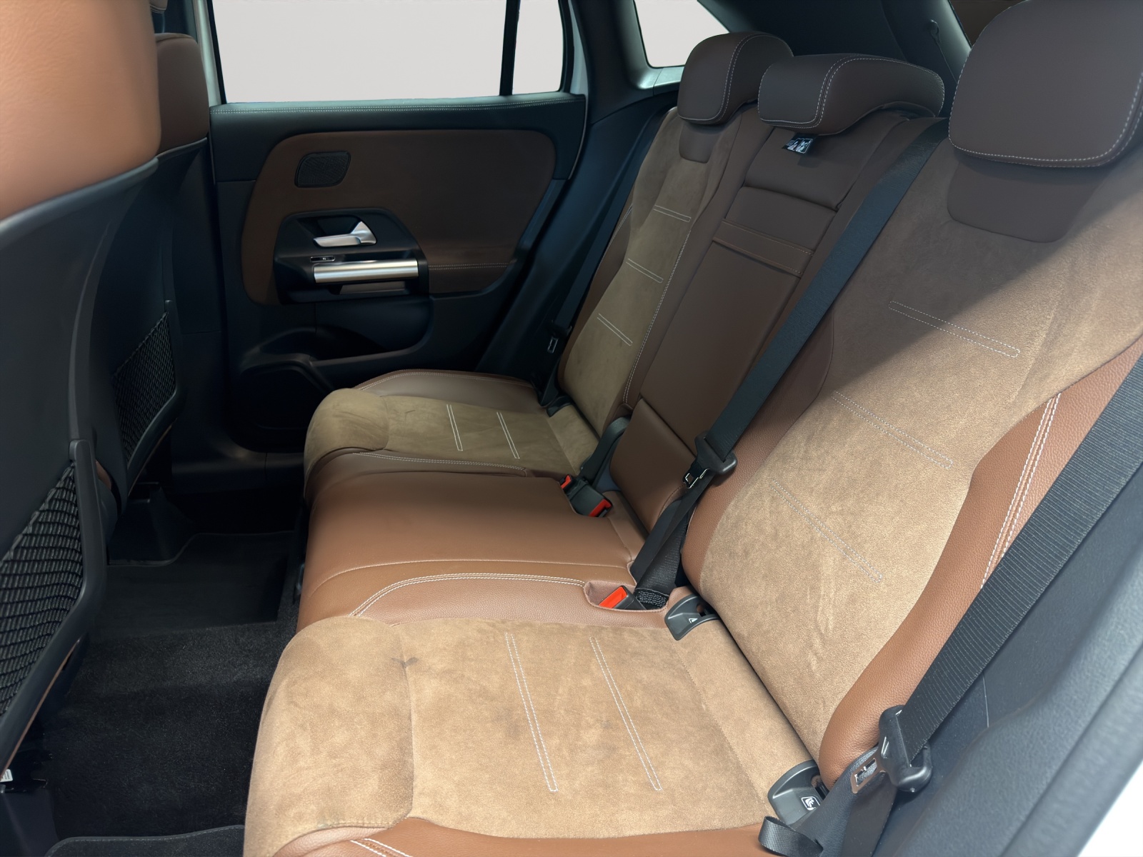 MERCEDES-BENZ GLA 200 7G-DCT-image-14