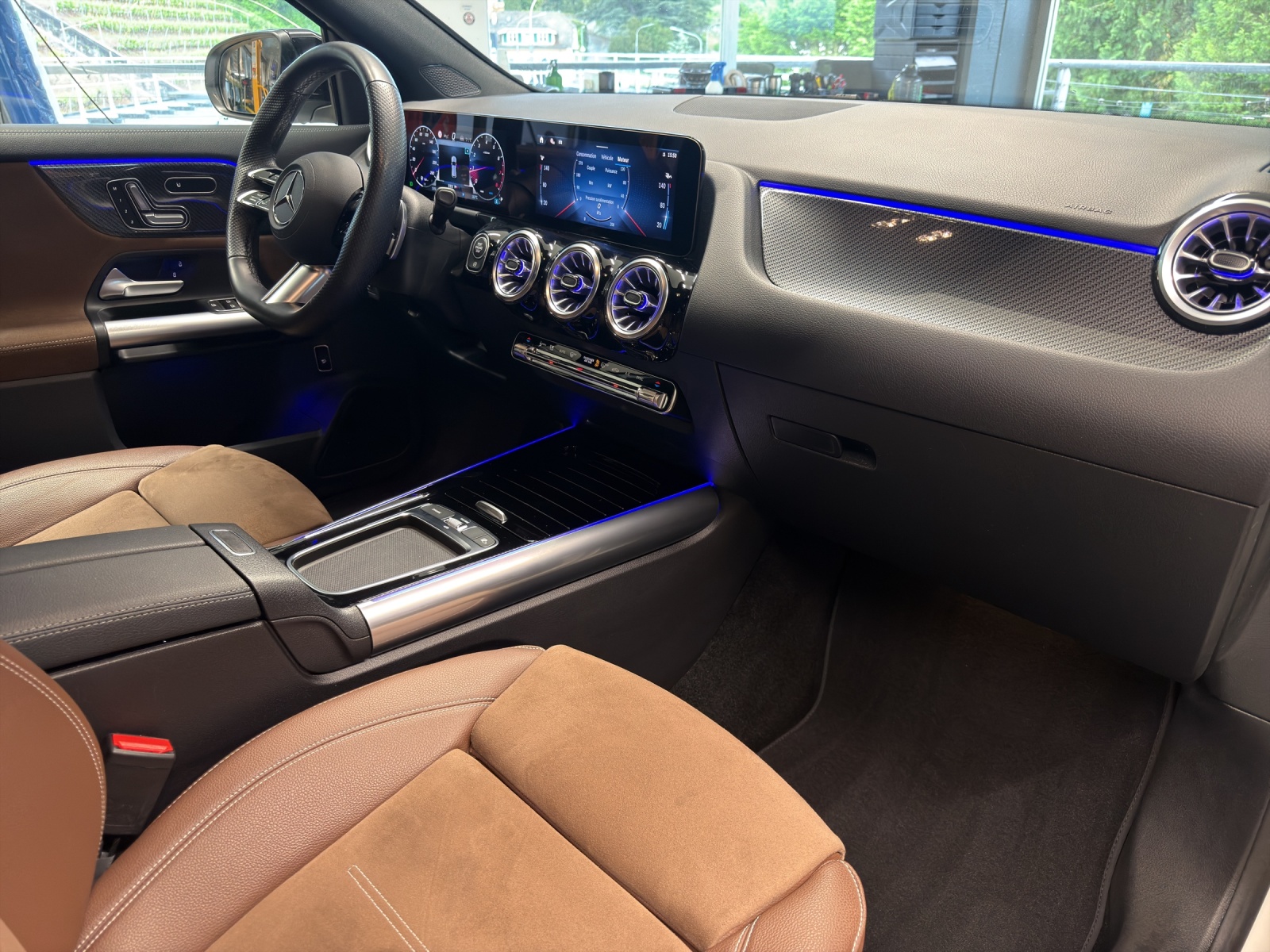 MERCEDES-BENZ GLA 200 7G-DCT-image-12