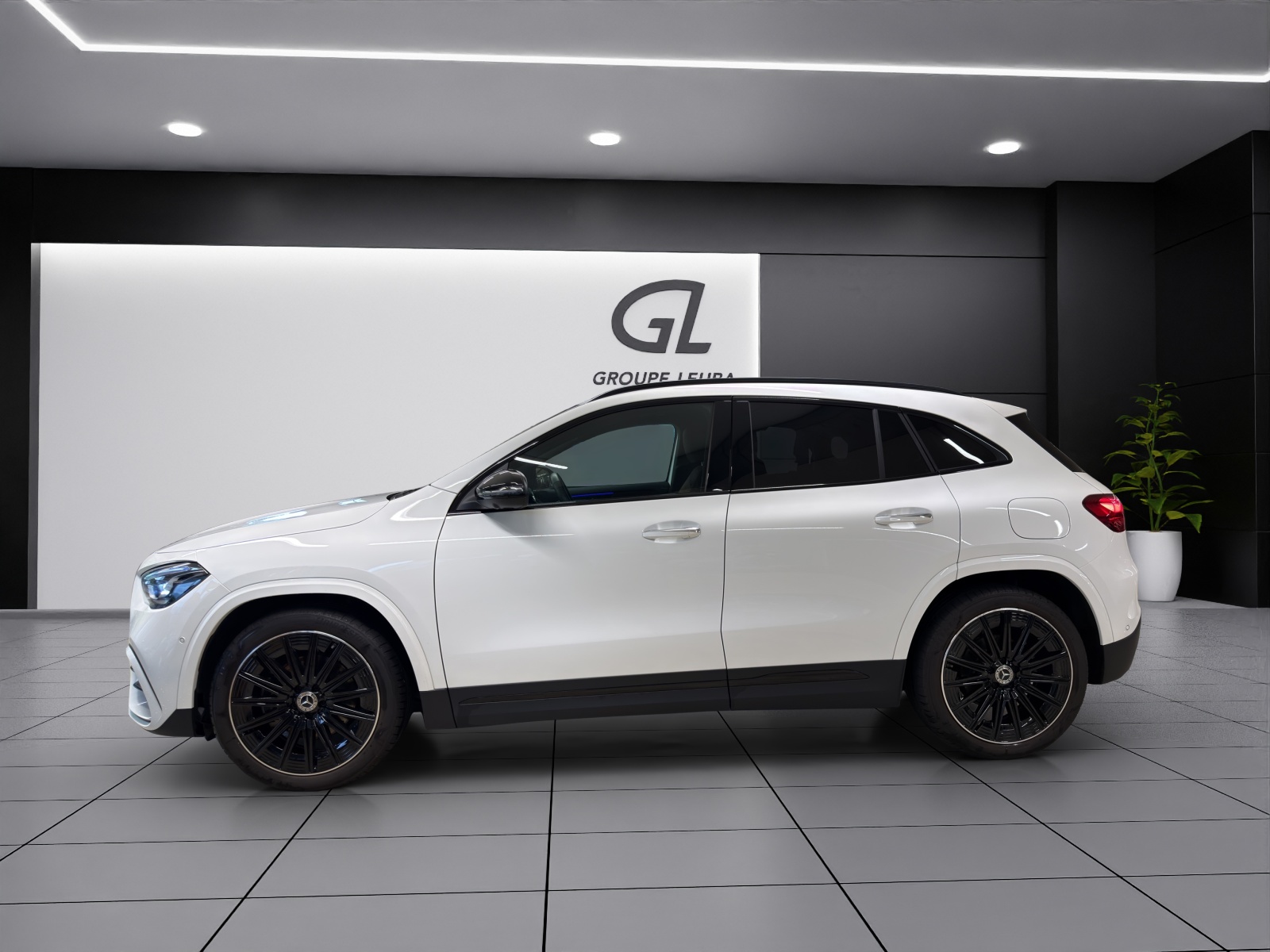MERCEDES-BENZ GLA 200 7G-DCT-showroom-element-2