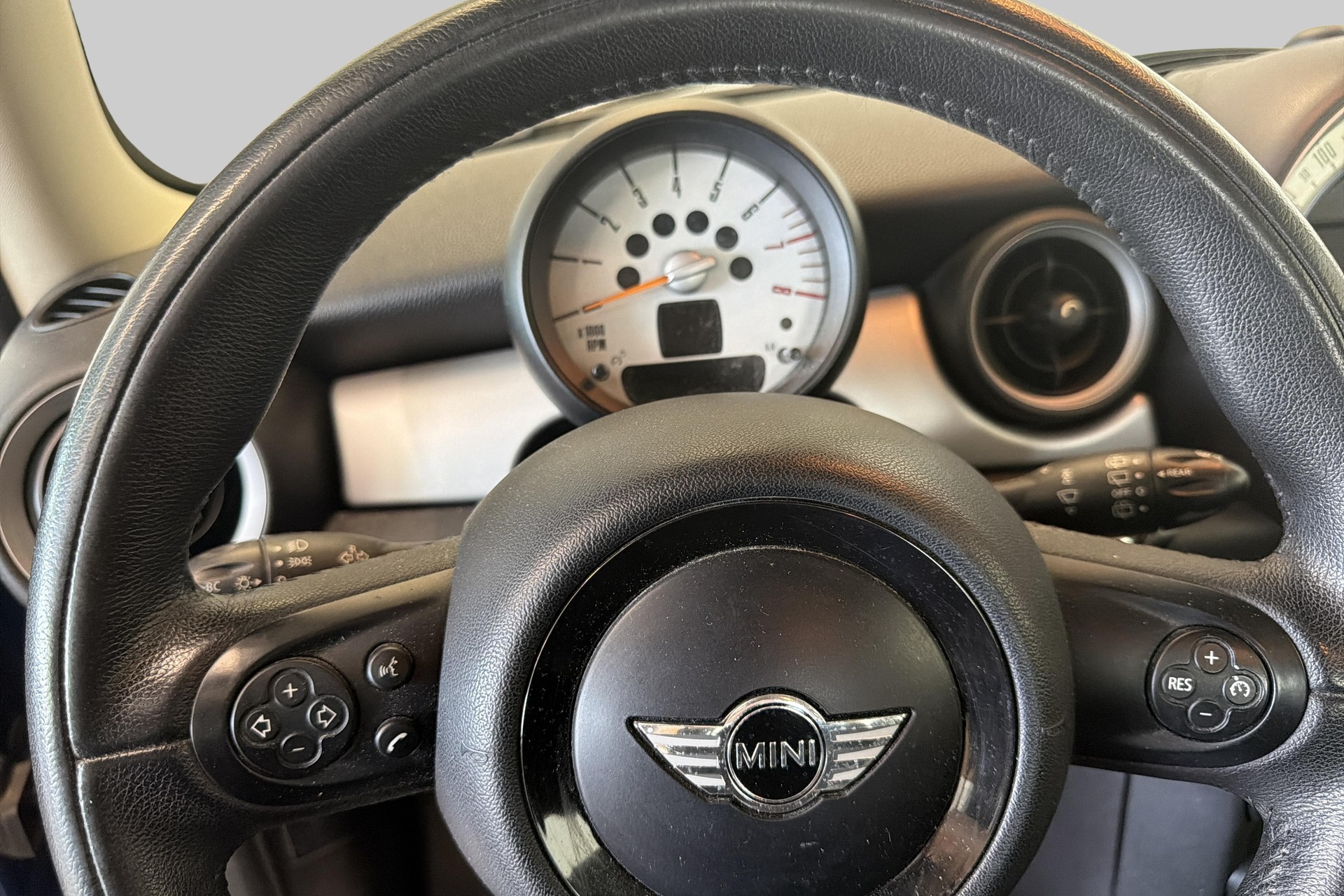 MINI One-image-10