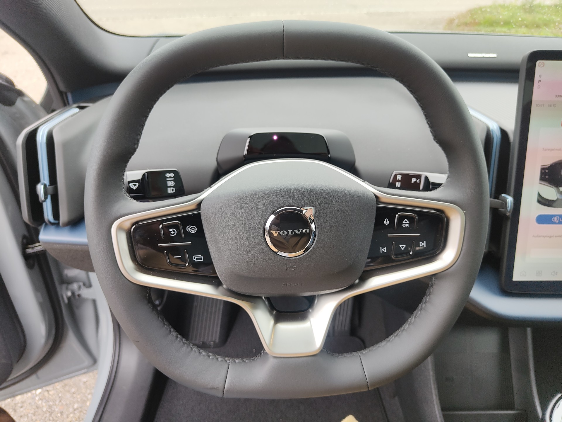VOLVO EX30 E60 69kWh Twin Ultra-image-9