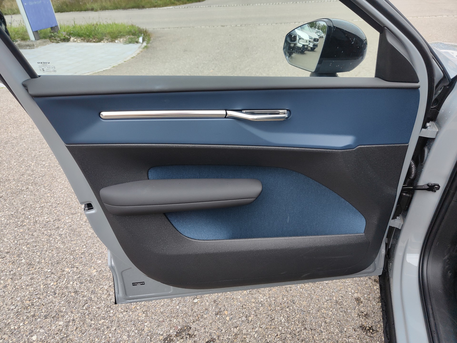 VOLVO EX30 E60 69kWh Twin Ultra-image-6