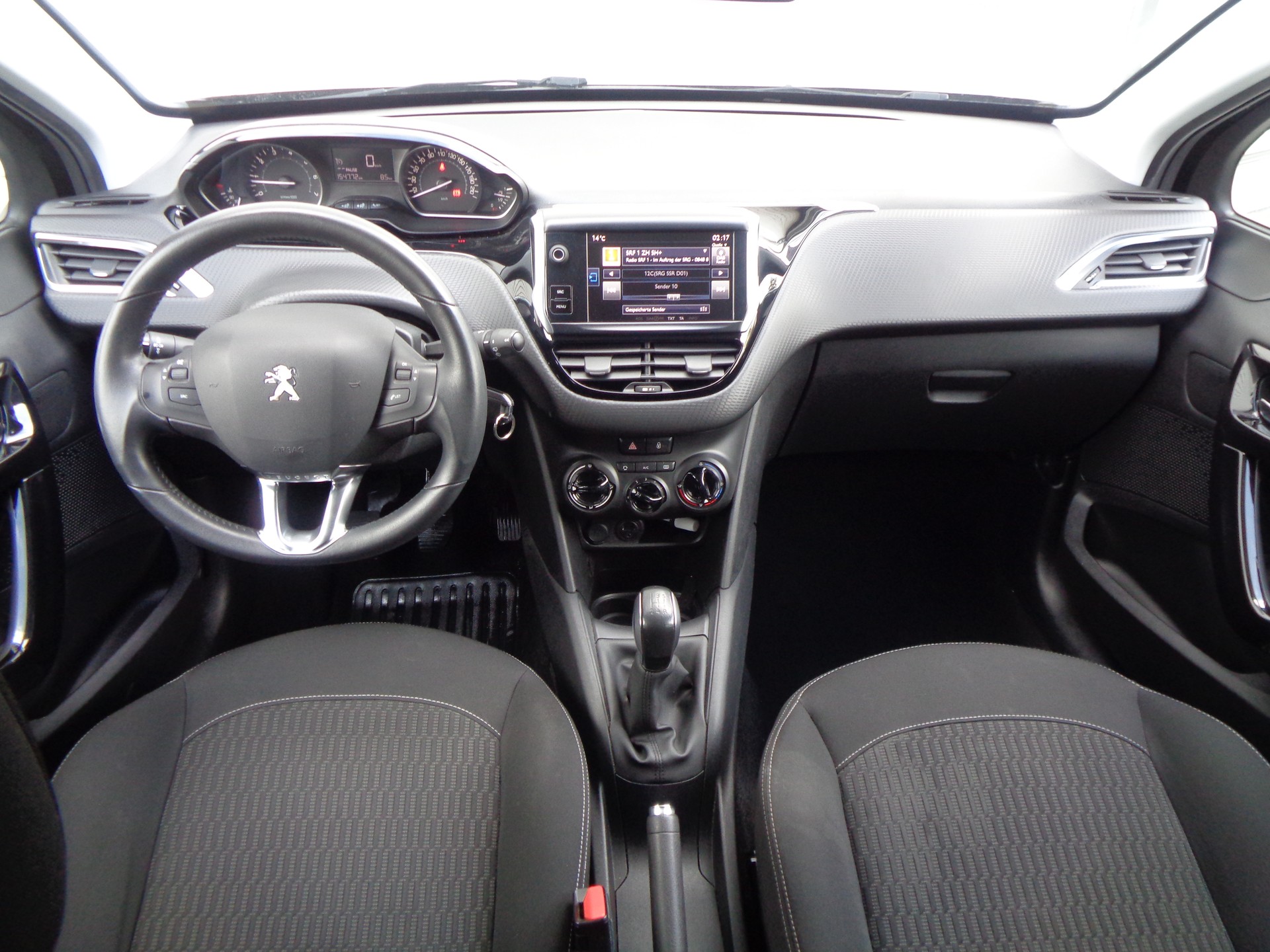 PEUGEOT 208 1.2 PureTech Style-image-7