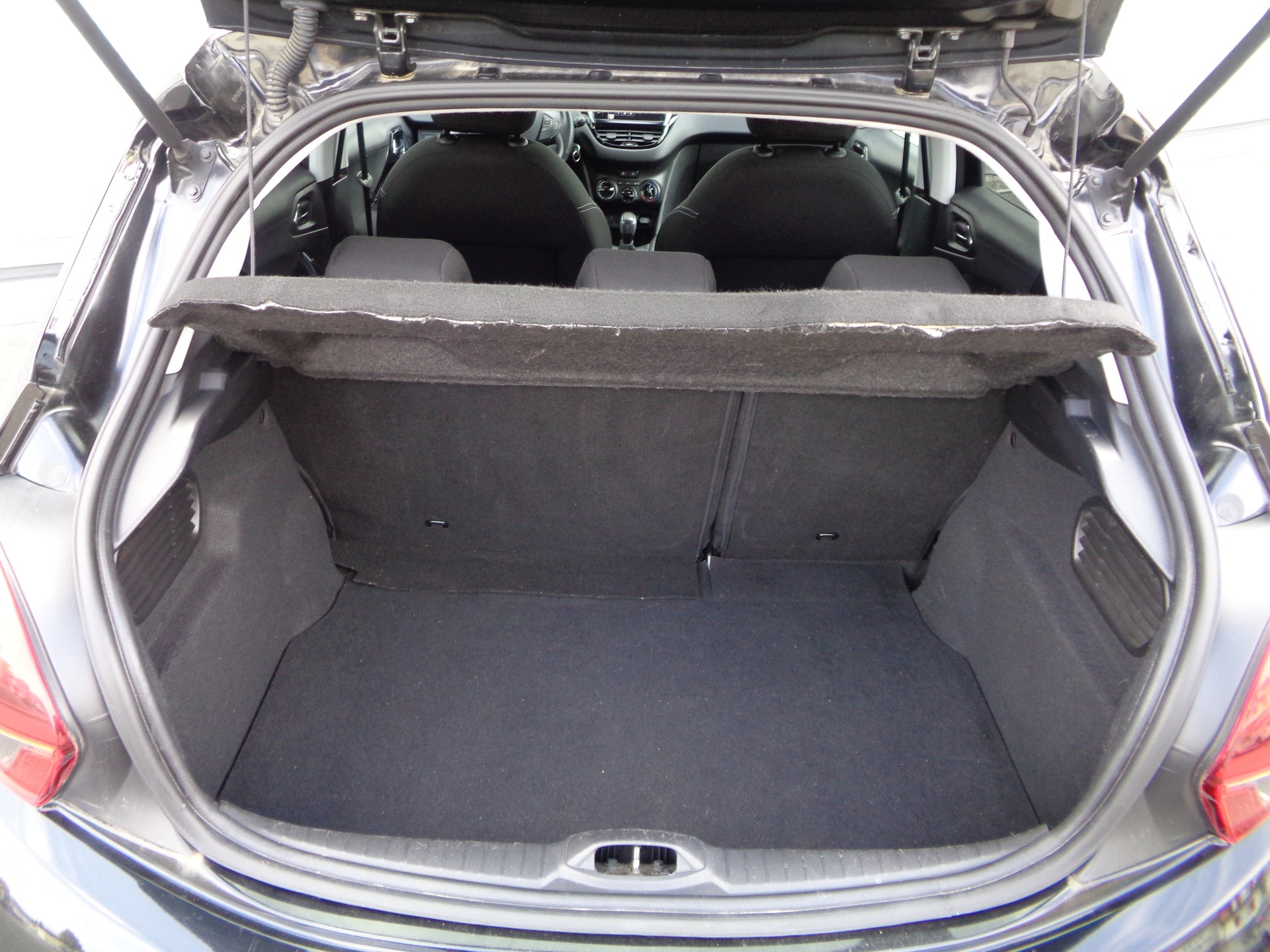 PEUGEOT 208 1.2 PureTech Style-image-14