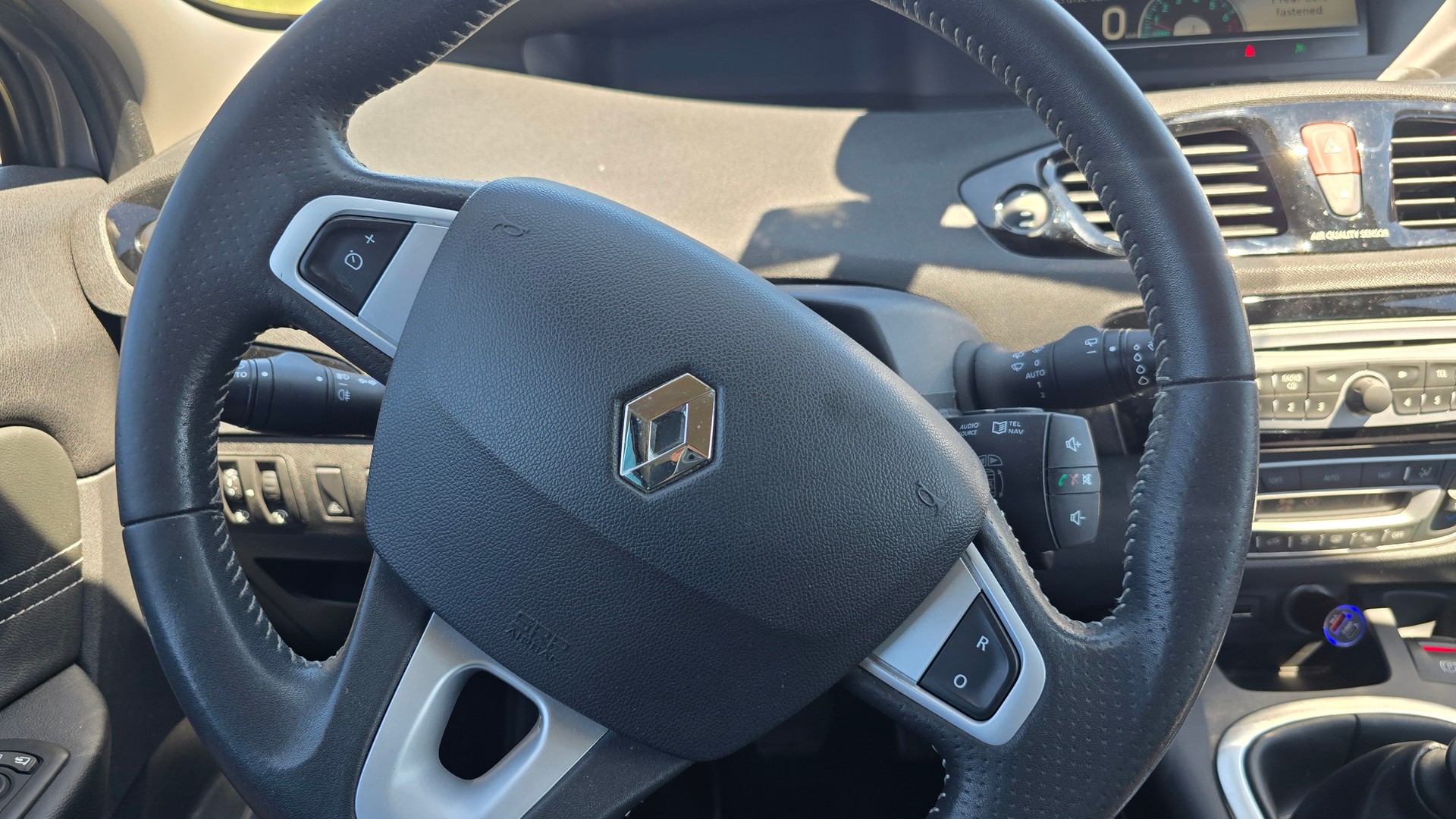 RENAULT Scénic 1.4 16V Turbo Bose-image-28