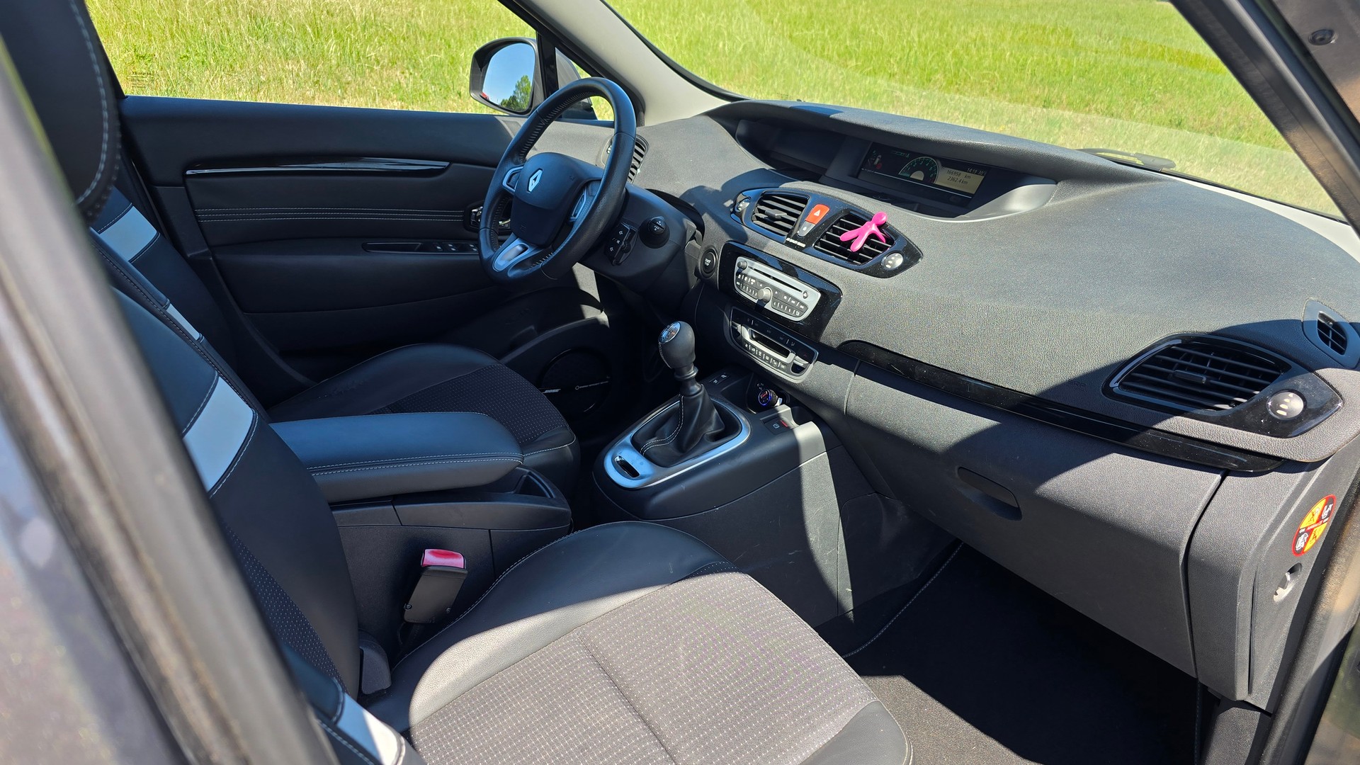 RENAULT Scénic 1.4 16V Turbo Bose-image-23