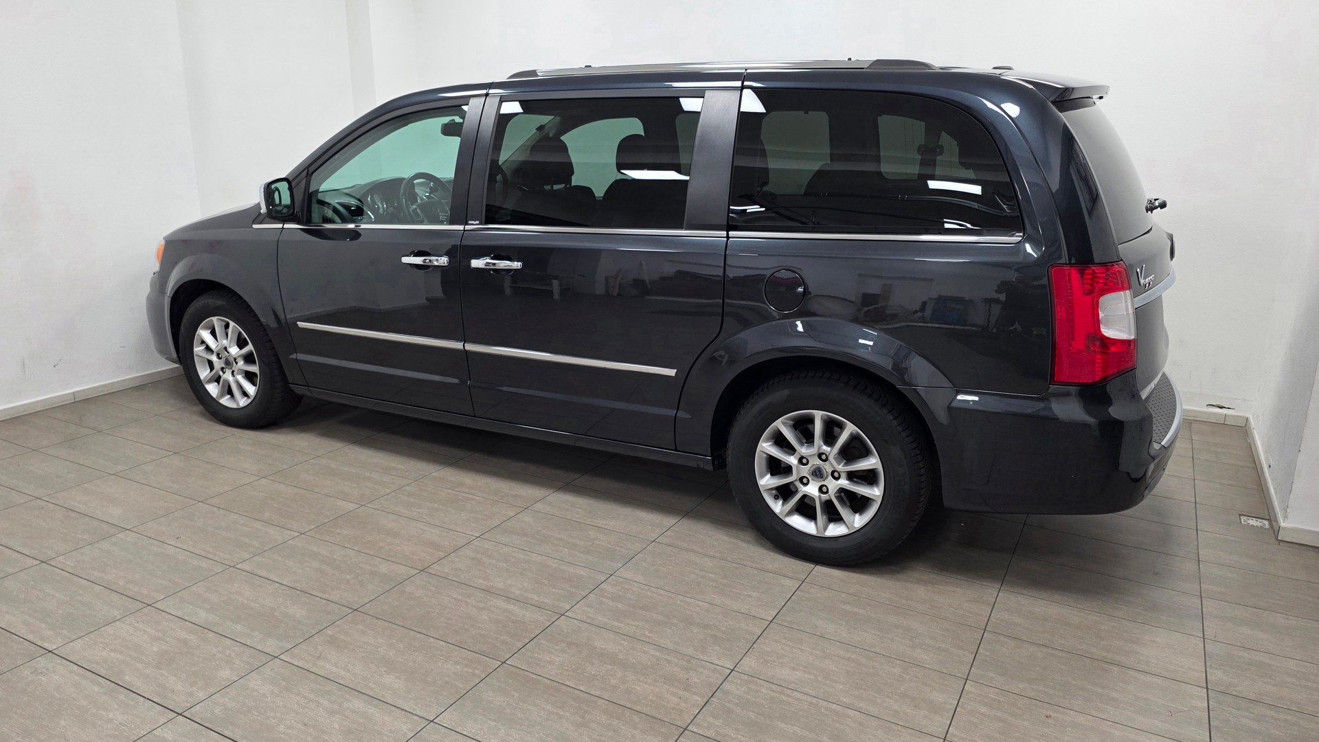 LANCIA Voyager 3.6 V6 Gold Automatic-image-6