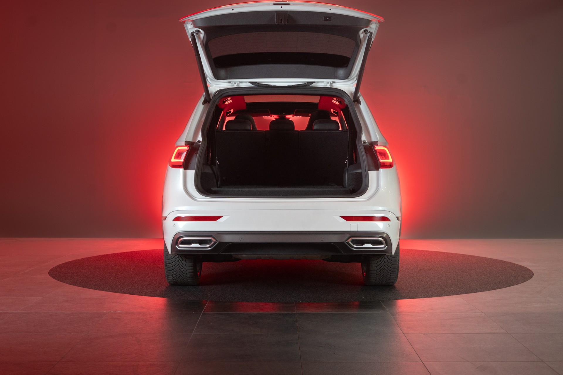 SEAT Tarraco 2.0 TSI FR 4Drive DSG / 7 Sitze / CH-Fahrzeug / Panorama-Schiebedach / 3 Zonen Klima-showroom-element-3