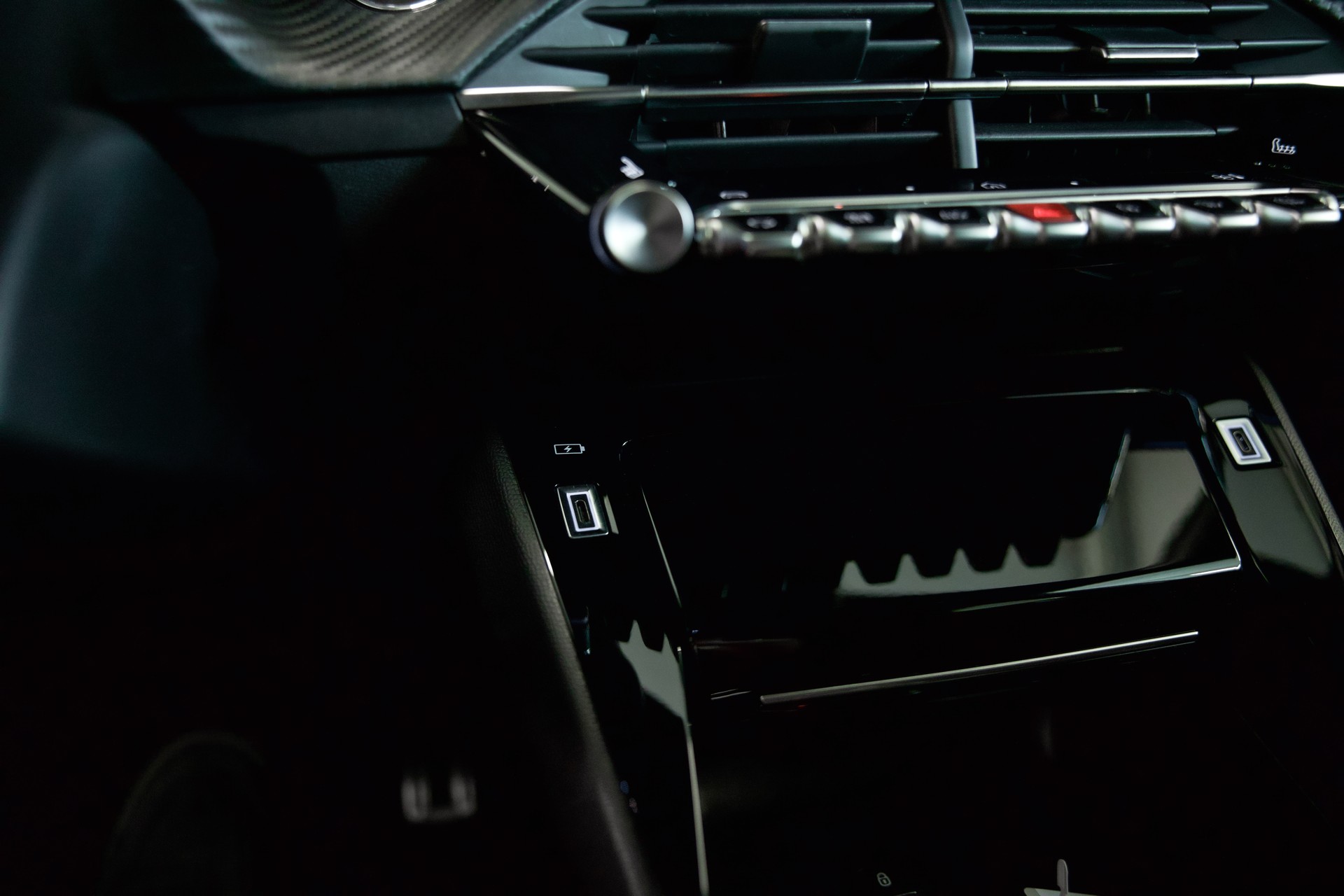 PEUGEOT 208 1.2 MHEV 110 GT-image-28