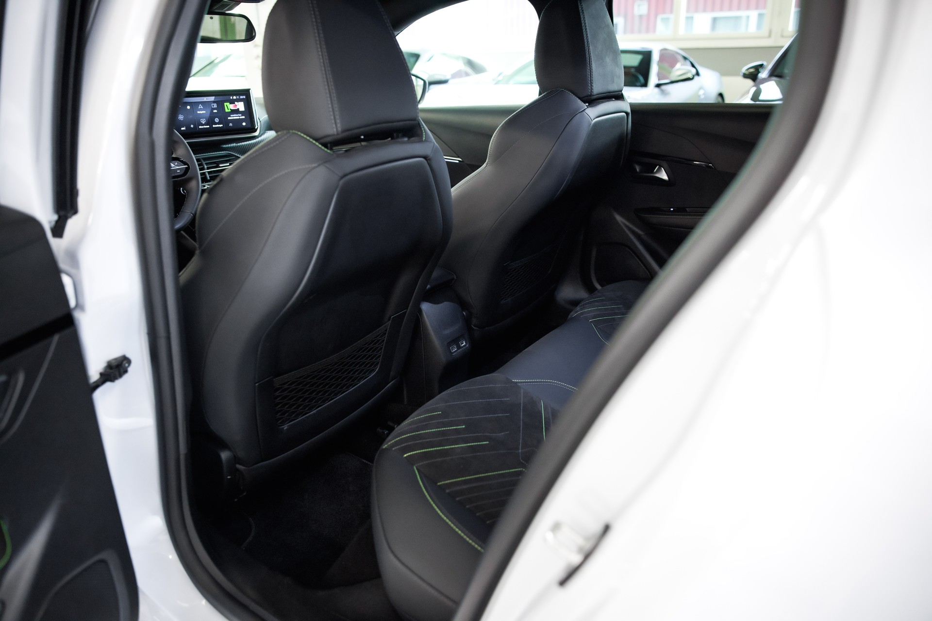 PEUGEOT 208 1.2 MHEV 110 GT-image-21