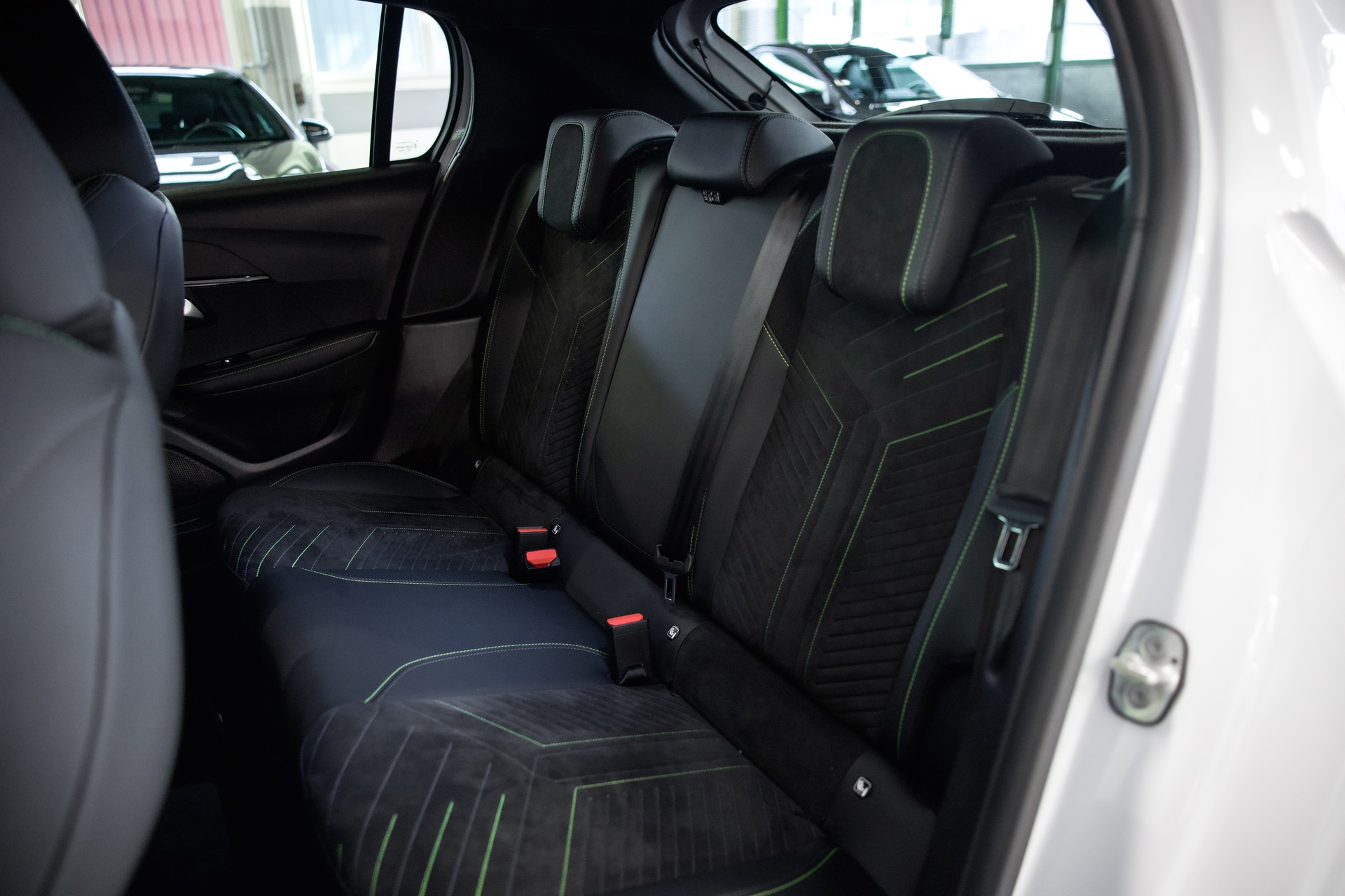 PEUGEOT 208 1.2 MHEV 110 GT-image-23