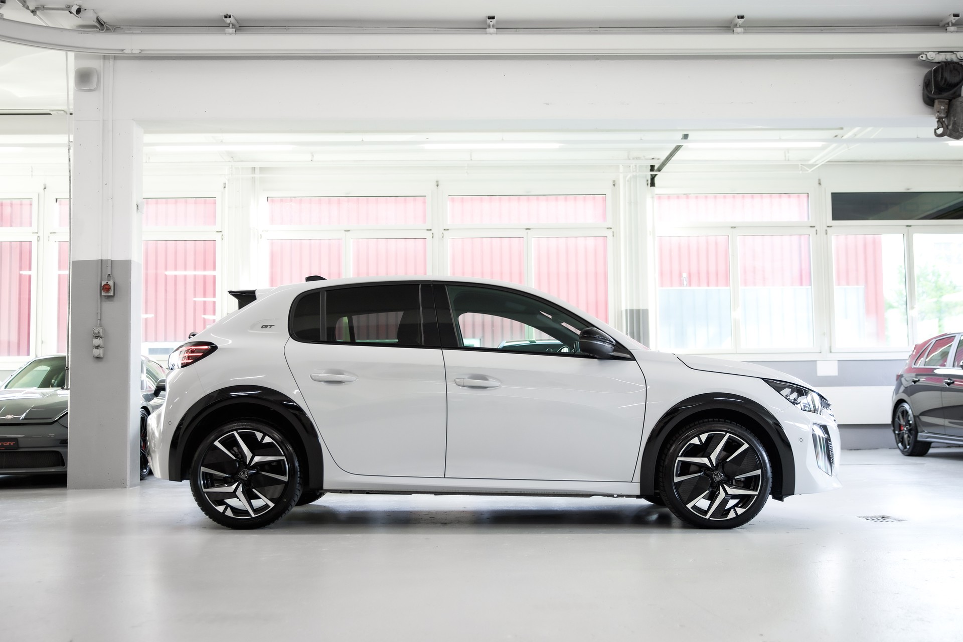 PEUGEOT 208 1.2 MHEV 110 GT-showroom-element-3