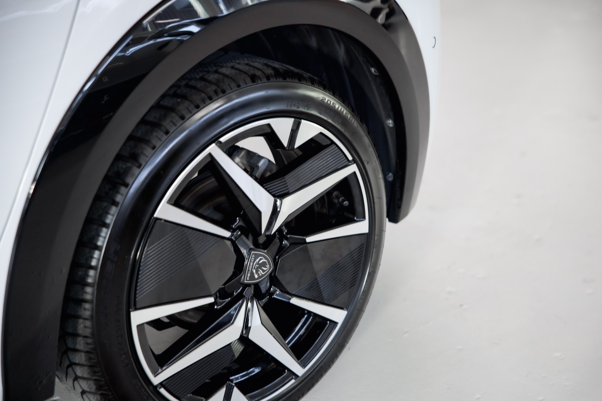 PEUGEOT 208 1.2 MHEV 110 GT-image-15